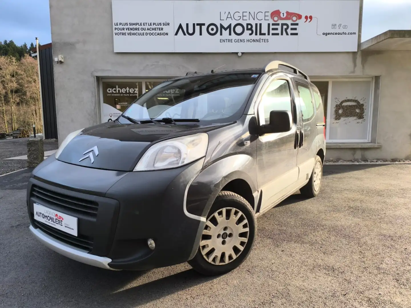 Citroen Nemo 1,4 HDI 70 Confort 5 Schwarz - 1
