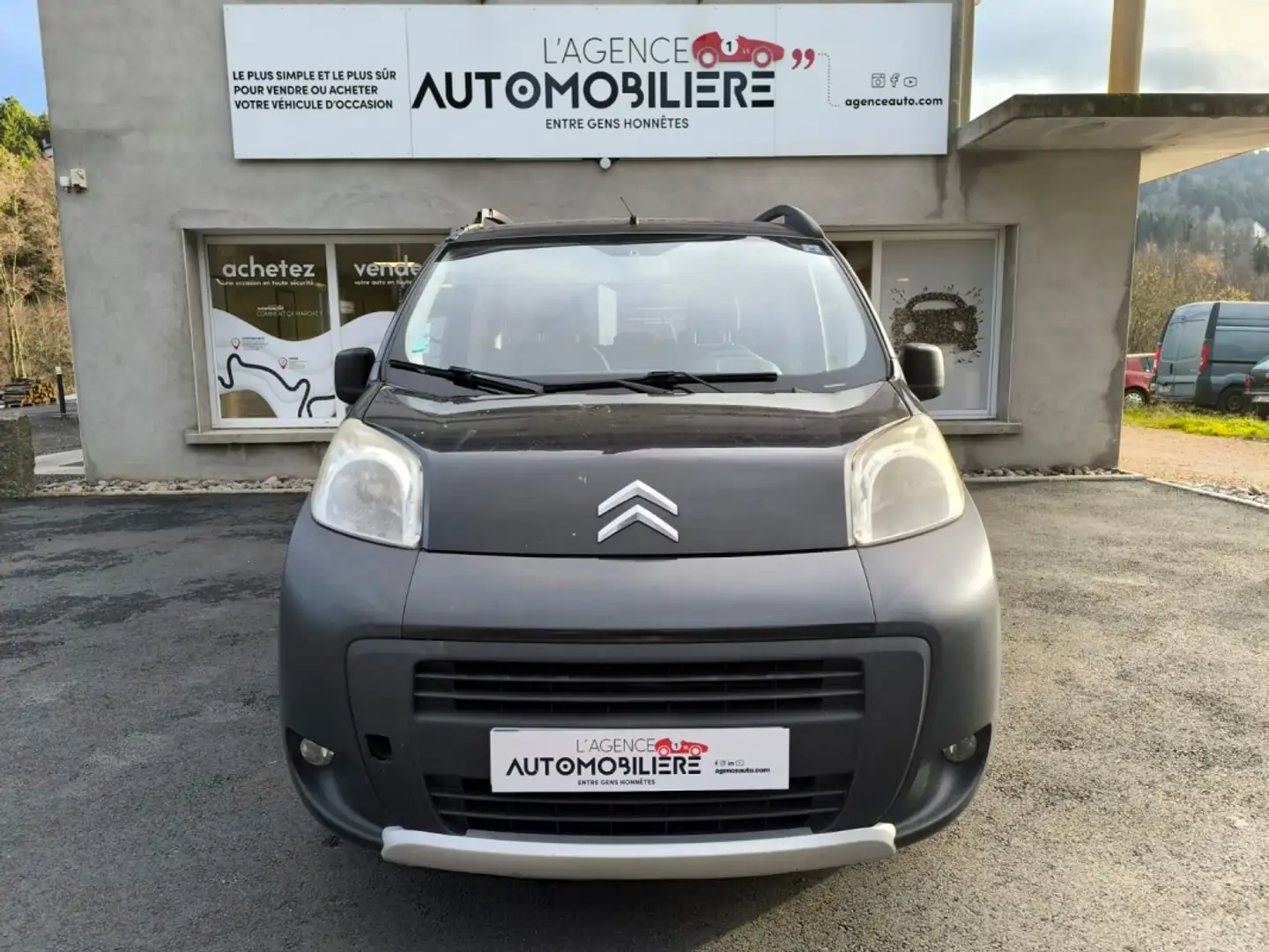 Citroen Nemo 1,4 HDI 70 Confort 5 Schwarz - 2