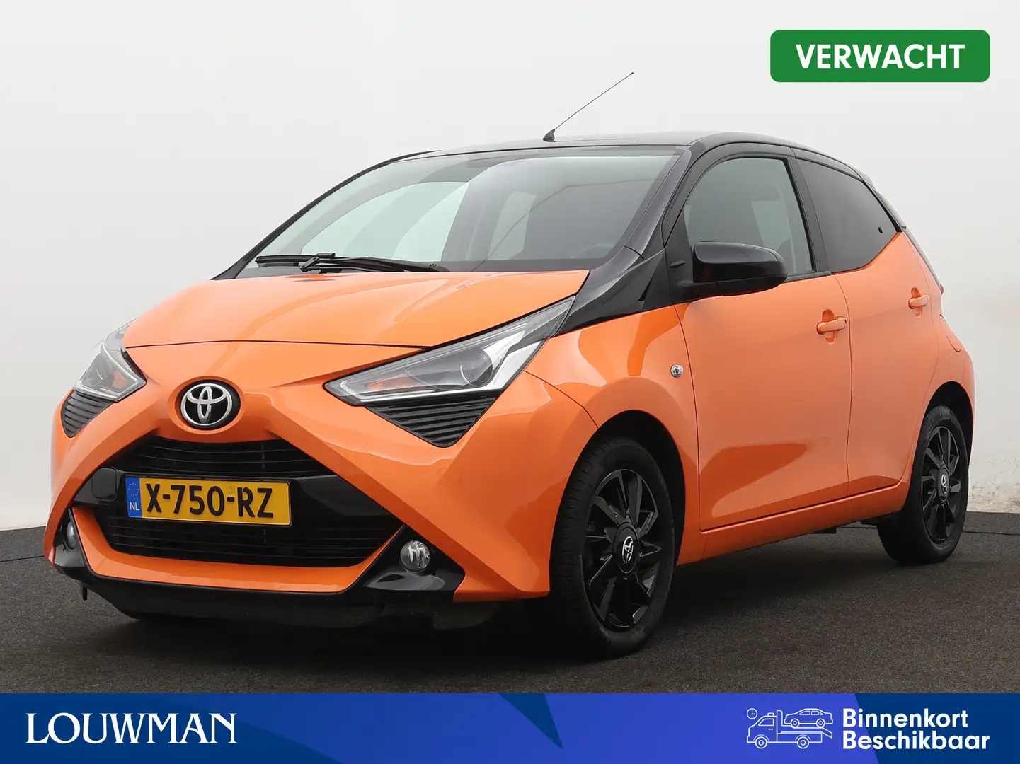 Toyota Aygo 1.0 X-cite | Automaat | Carplay | Lichtmetalen vel Oranje - 1