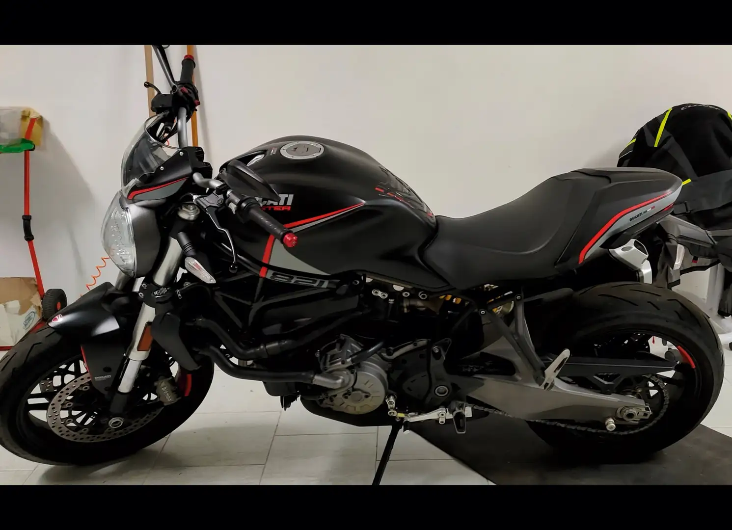 Ducati Monster 821 Negru - 1
