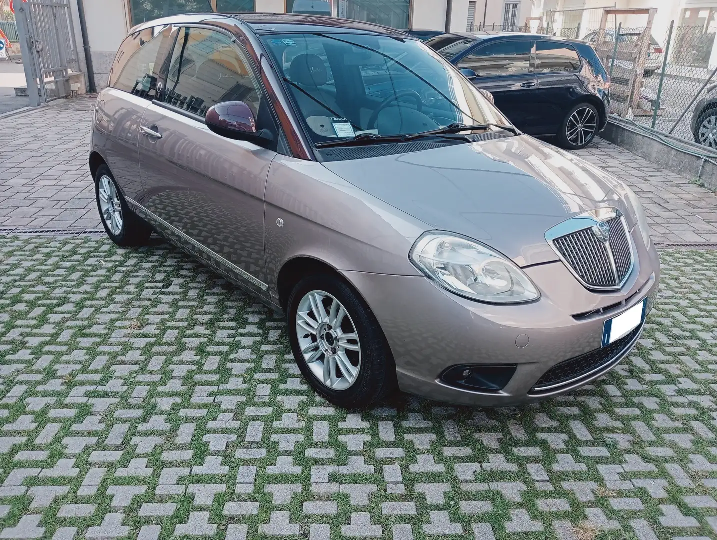 Lancia Ypsilon Ypsilon 1.4 8v Plat. Ecochic (Gpl) OK Neopatentati Beige - 2