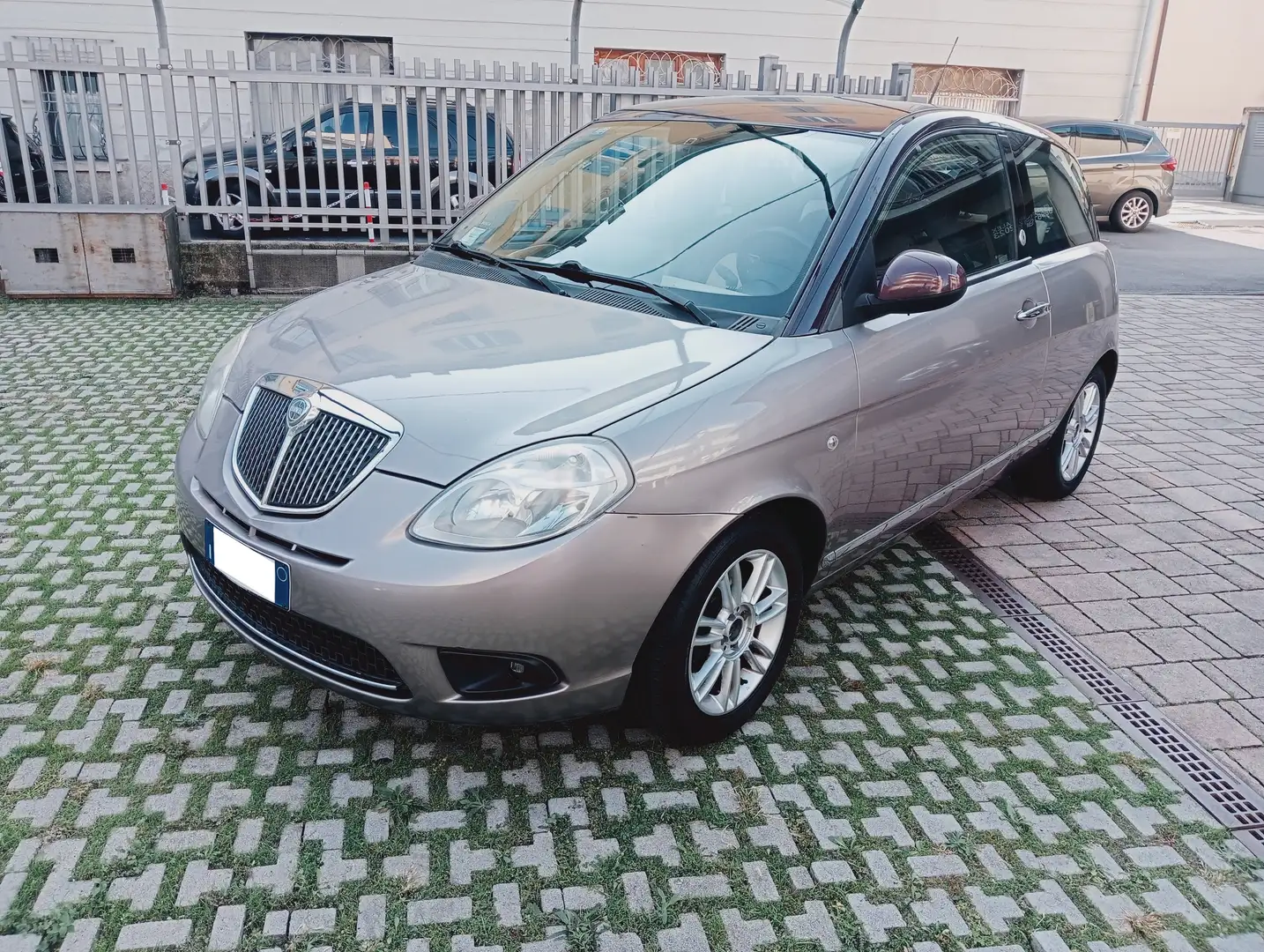 Lancia Ypsilon Ypsilon 1.4 8v Plat. Ecochic (Gpl) OK Neopatentati Beige - 1