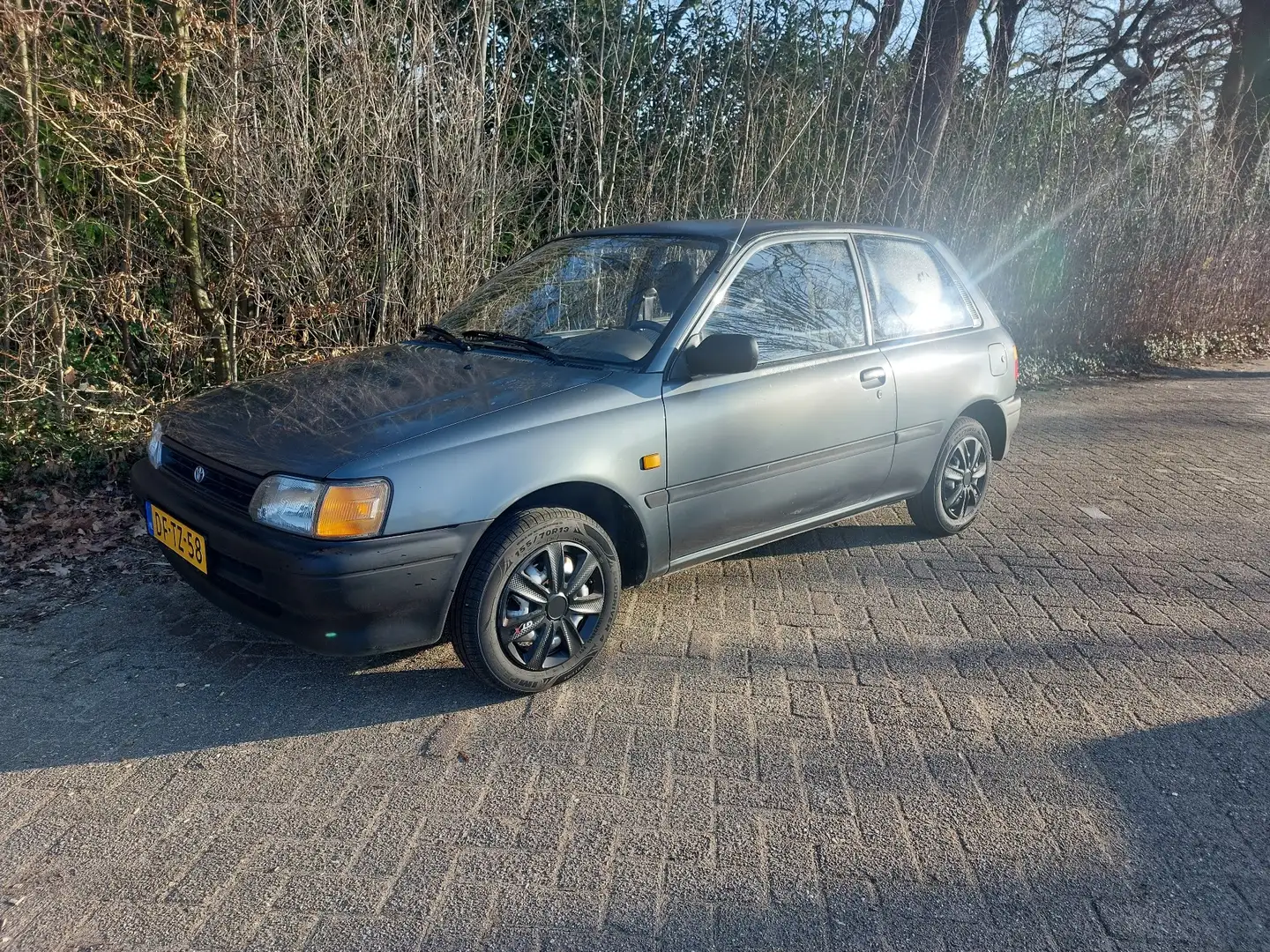 Toyota Starlet 1.3 XLi, APK 27-10-2027! Gris - 1
