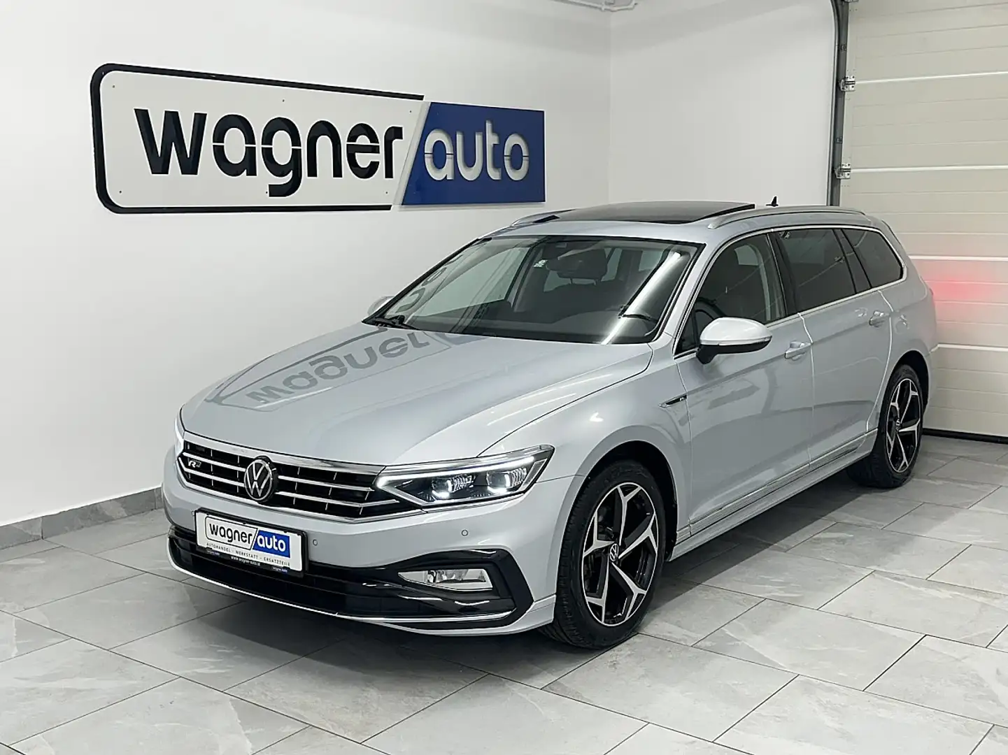 Volkswagen Passat Variant Elegance 2,0 SCR TDI DSG.R-Line/IQ Matrix LED/A... Silber - 2