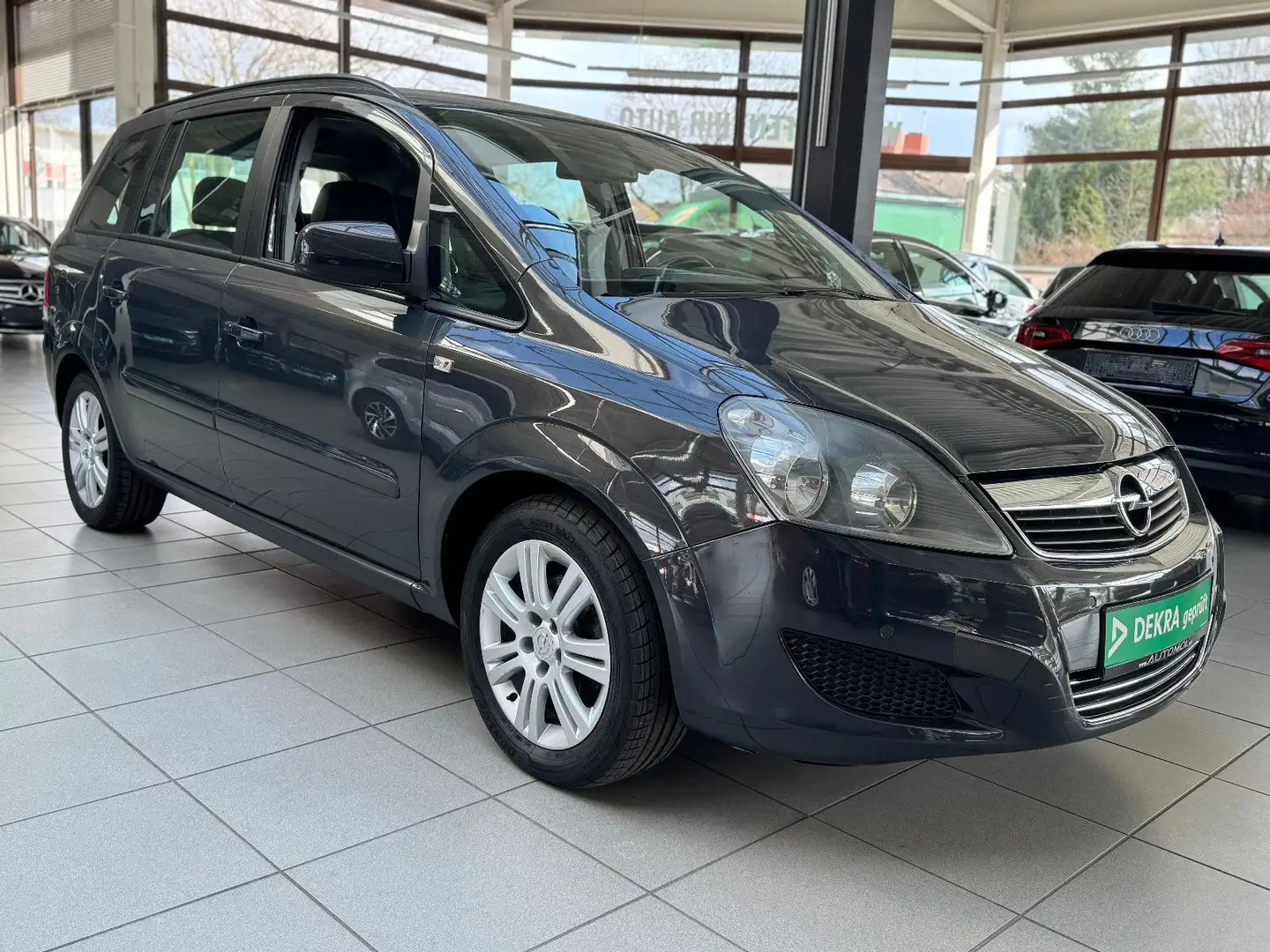 Opel Zafira B Family 1.8 7-Sitzer AHK Tempomat uvm. Grau - 2