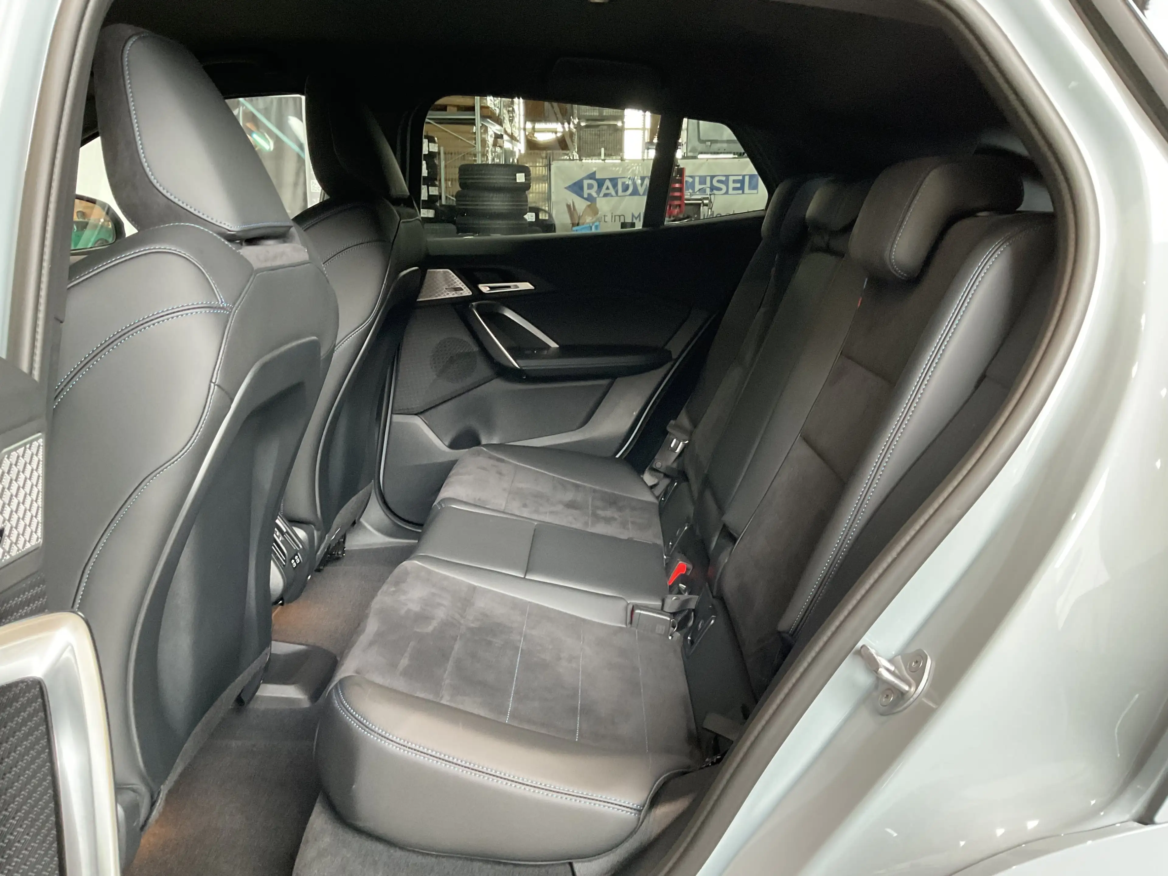 BMW iX2 xDrive30 |M Sportpaket |Aktivsitz |20" BMW Individ — photo 9