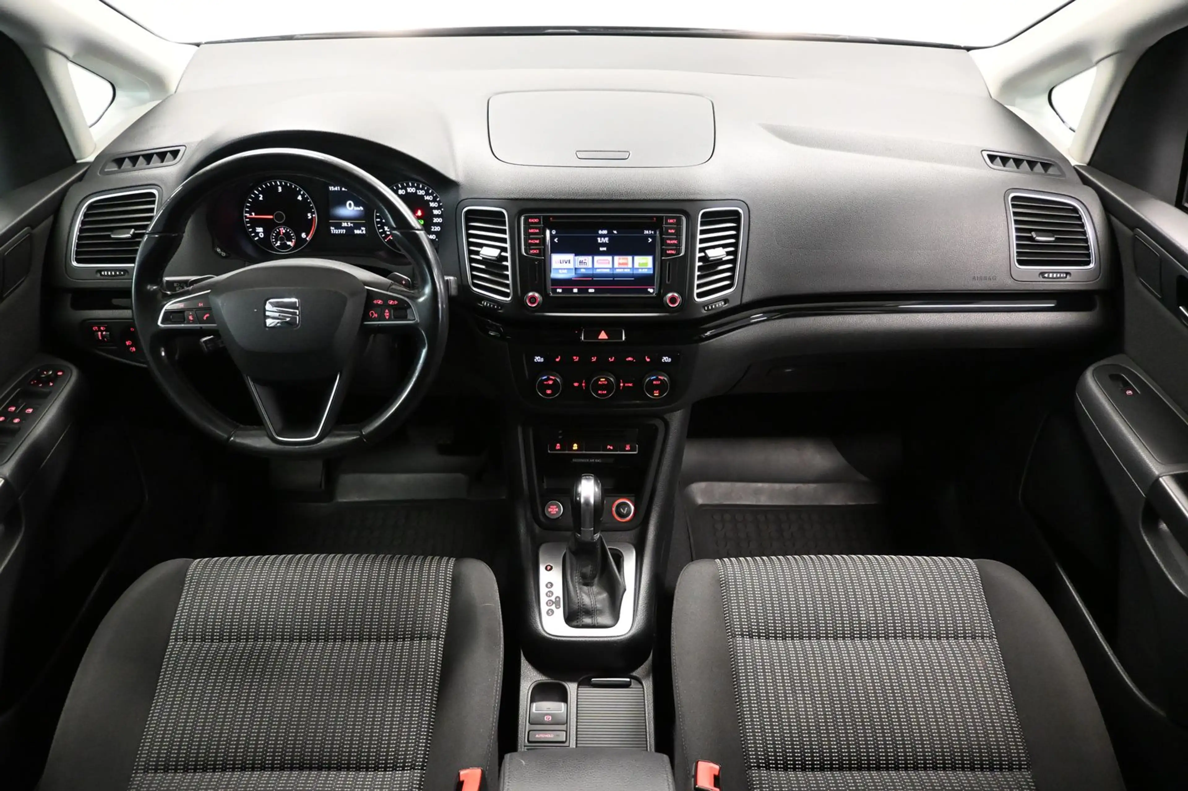 SEAT Alhambra Style *7-SITZER *AHK*KAMERA*PDC*3-ZONEN — photo 12