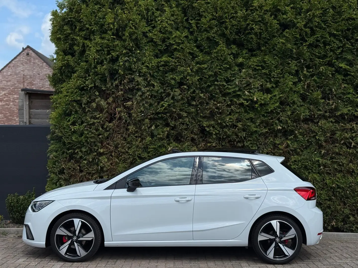SEAT Ibiza 1.0 TSI FR Panorama CarPlay Camera Wit - 2