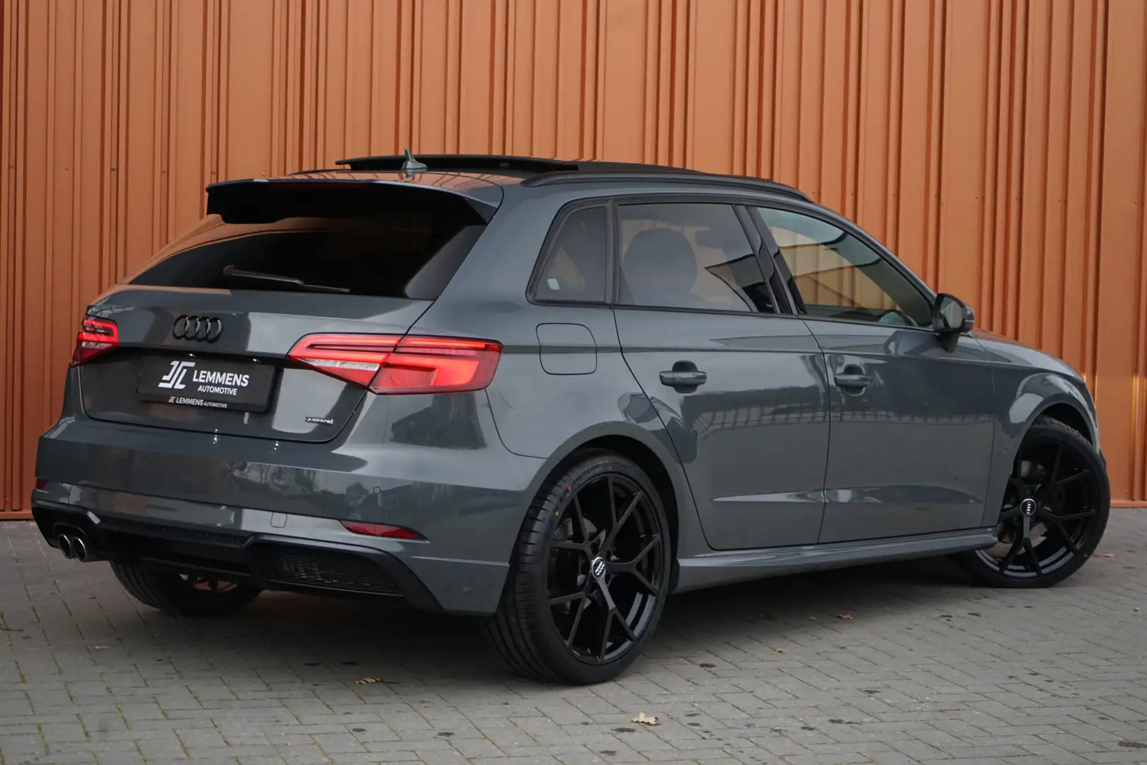 Audi A3 Sportback 40 TFSI S-line Quattro 190PK Panodak B&O Grau - 2