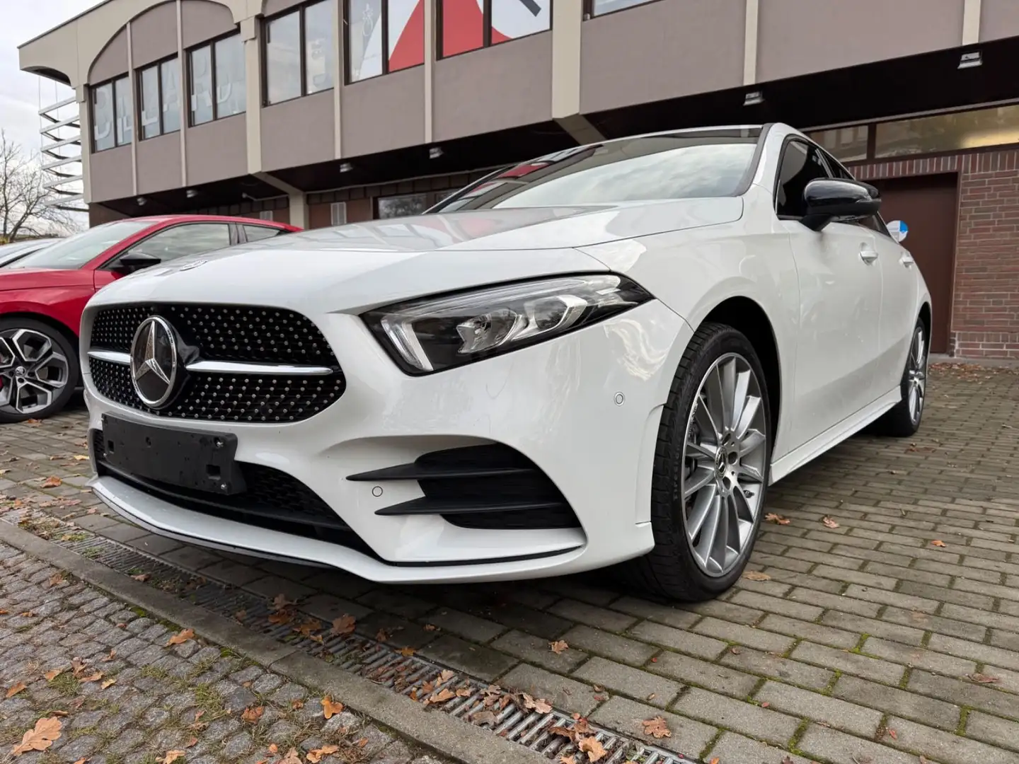 Mercedes-Benz A 250 e AMG KAMERA-NIGHT-19ZOLL Argento - 2