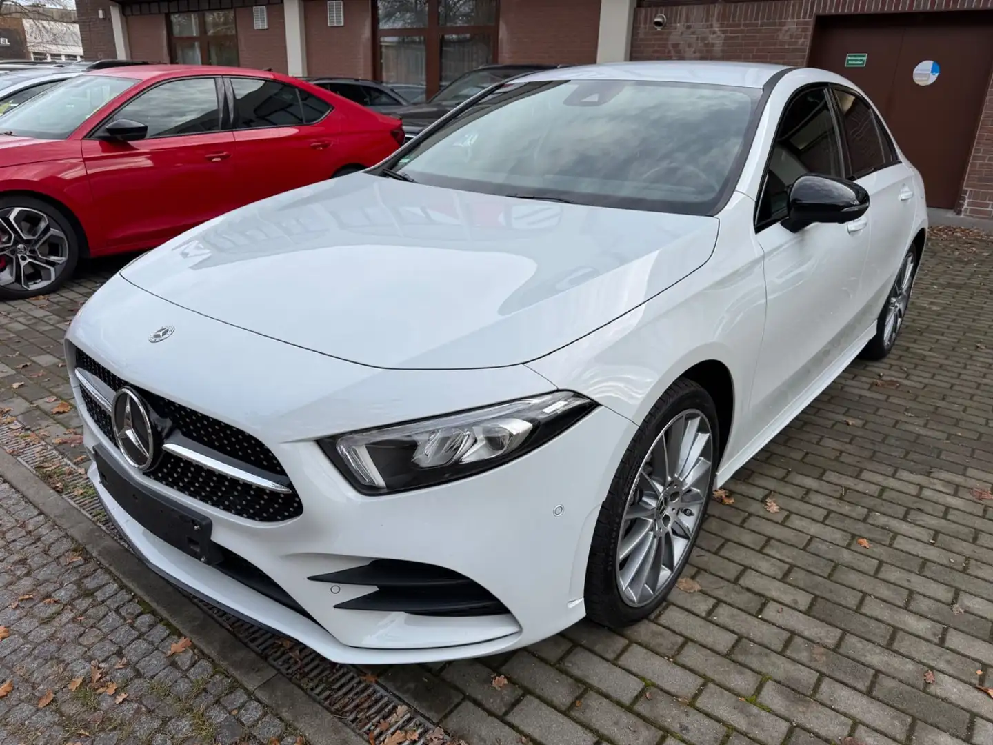 Mercedes-Benz A 250 e AMG KAMERA-NIGHT-19ZOLL Argento - 1