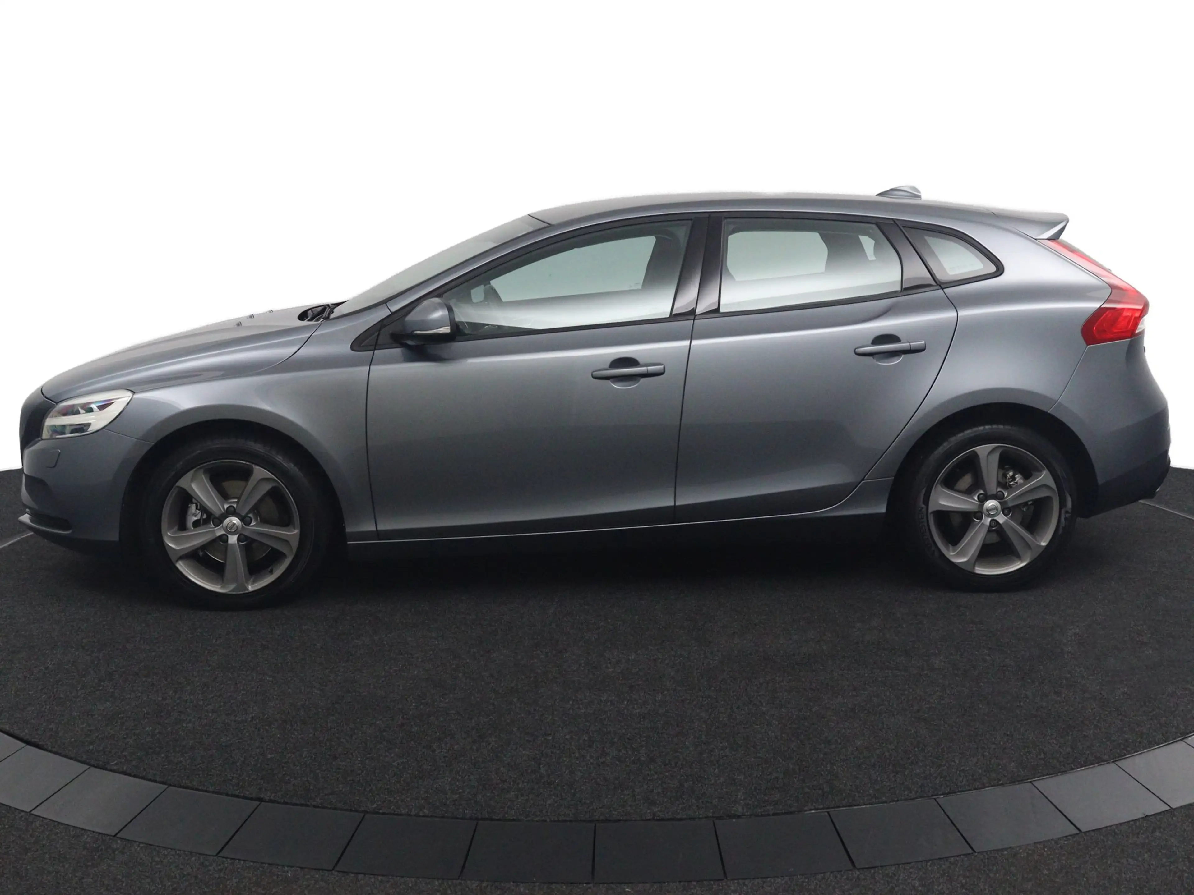 Volvo V40 2.0 T3 Momentum | Stoelverwarming | Trekhaak | LED — photo 2