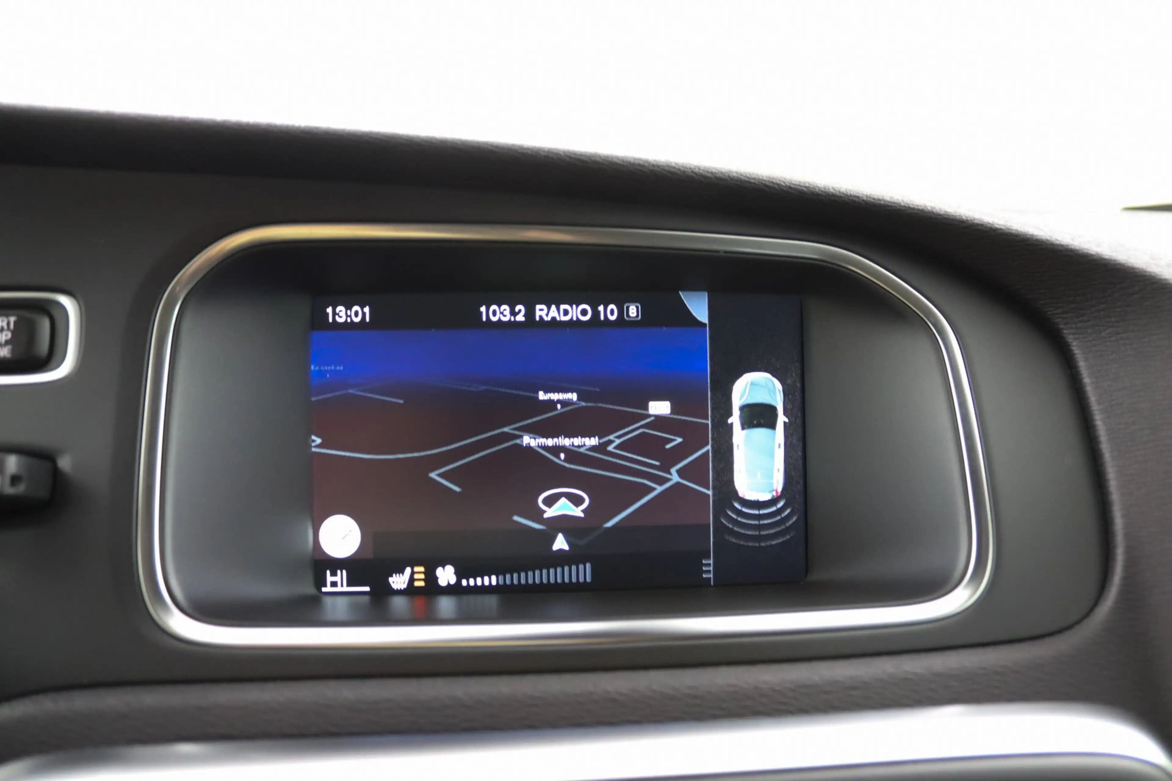 Volvo V40 2.0 T3 Momentum | Stoelverwarming | Trekhaak | LED — photo 17