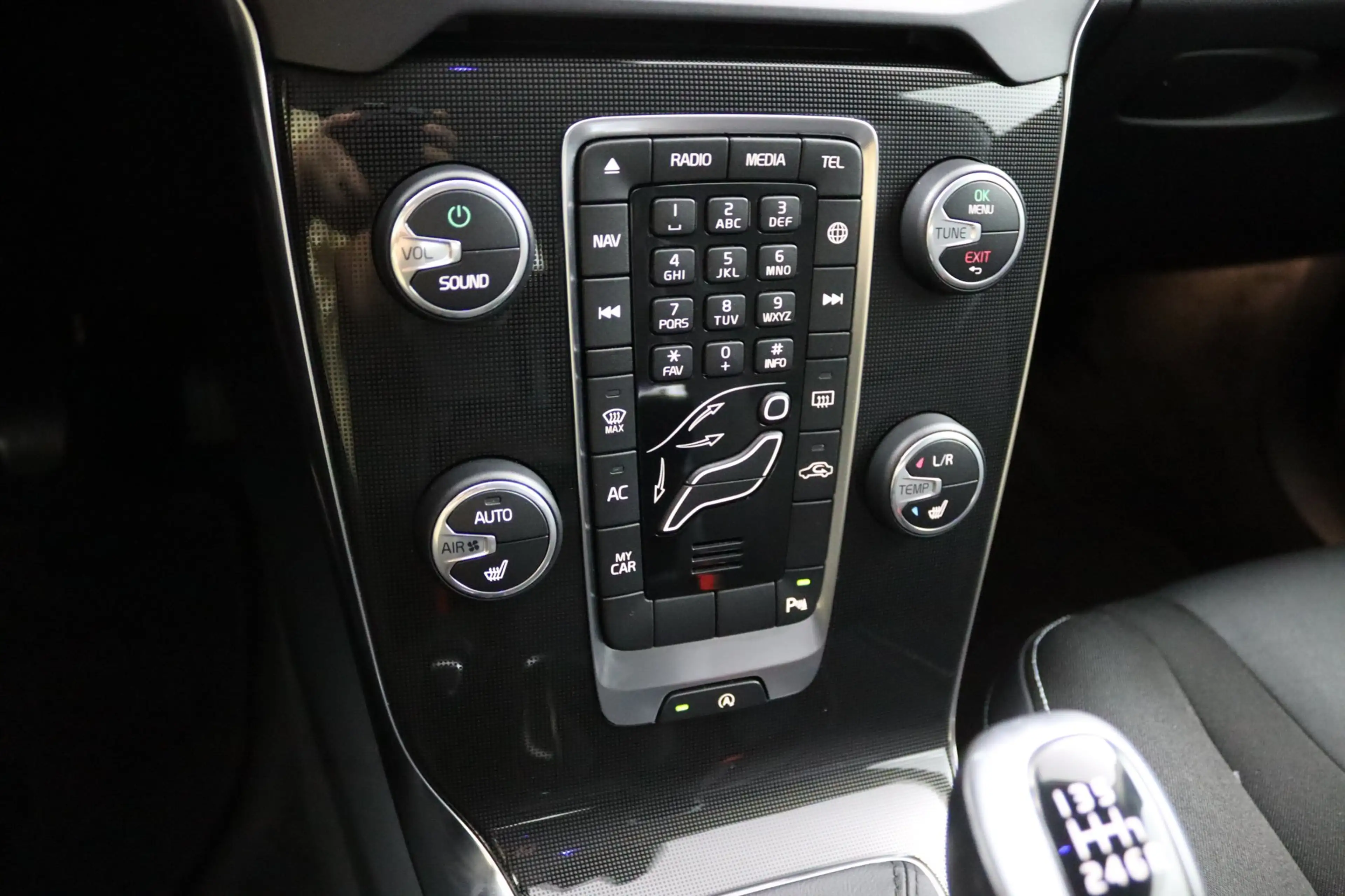 Volvo V40 2.0 T3 Momentum | Stoelverwarming | Trekhaak | LED — photo 8