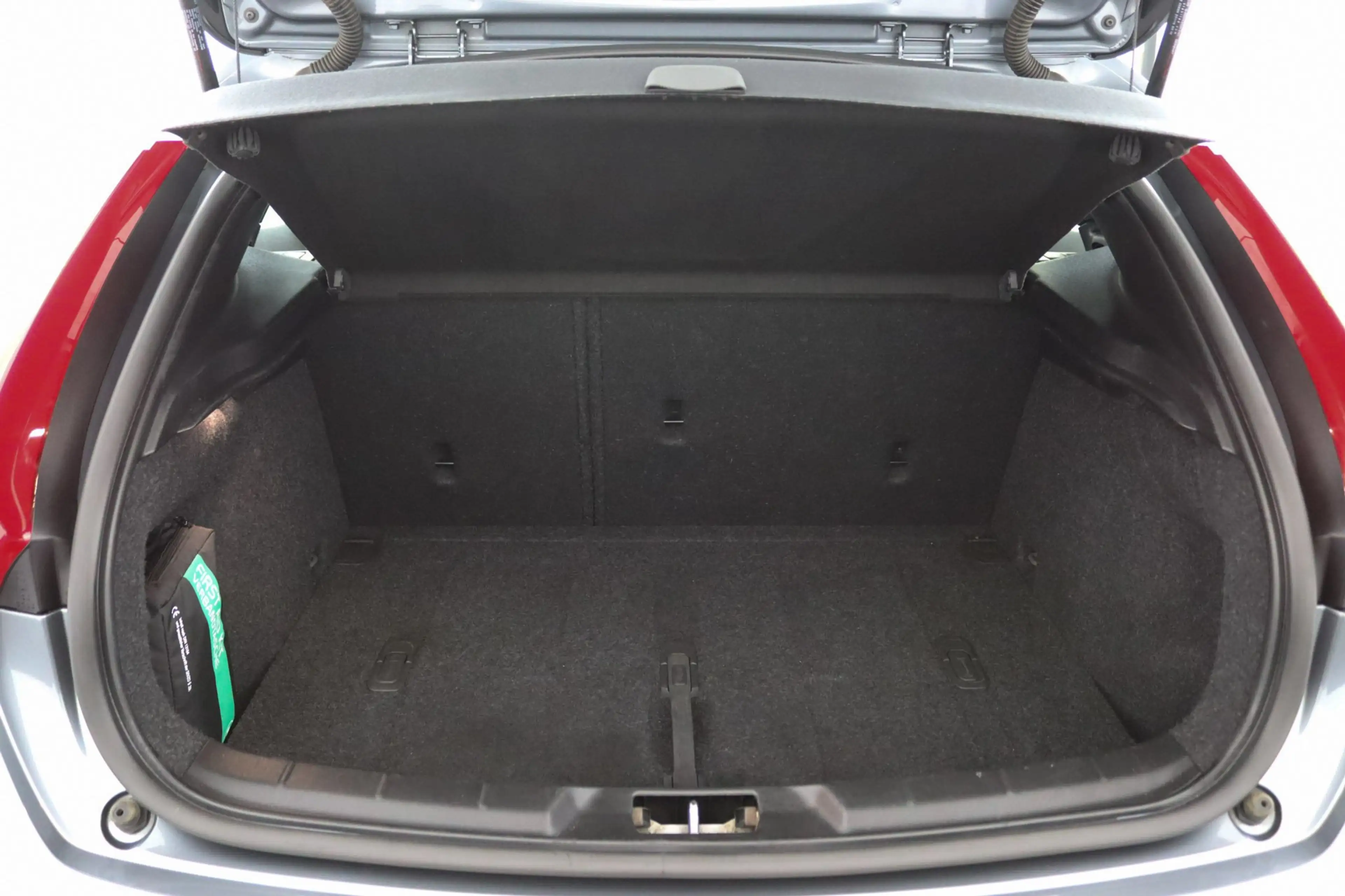 Volvo V40 2.0 T3 Momentum | Stoelverwarming | Trekhaak | LED — photo 10