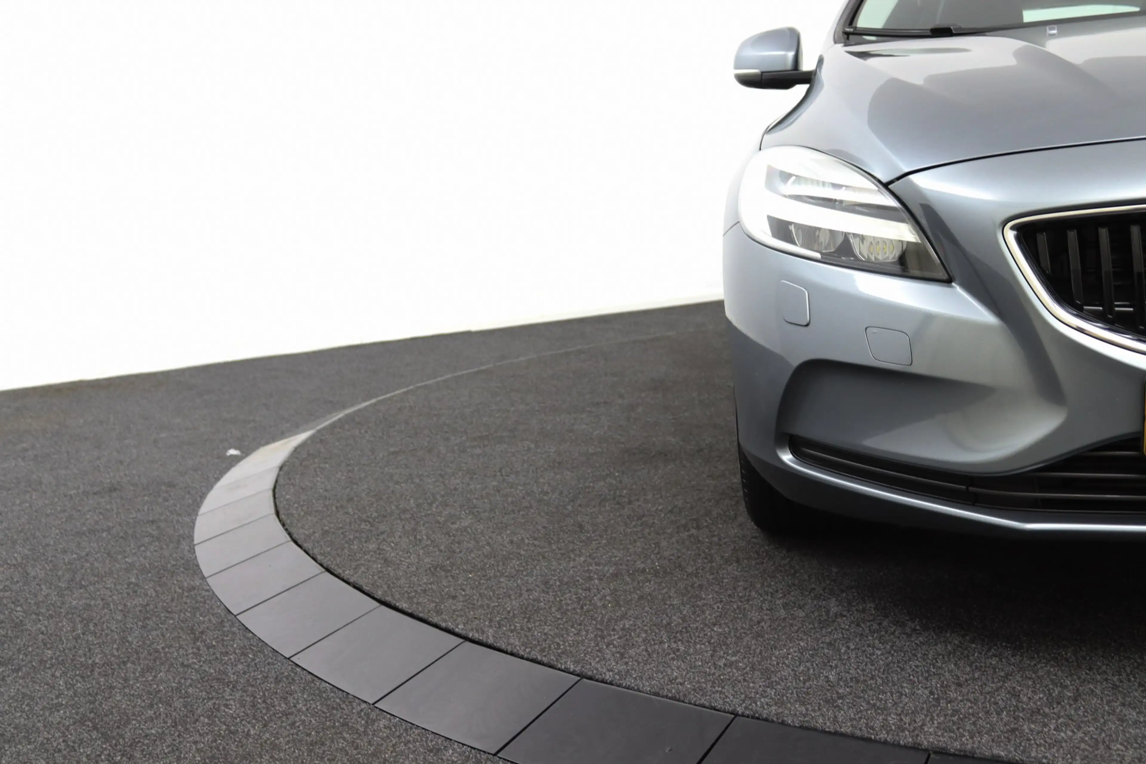 Volvo V40 2.0 T3 Momentum | Stoelverwarming | Trekhaak | LED — photo 29