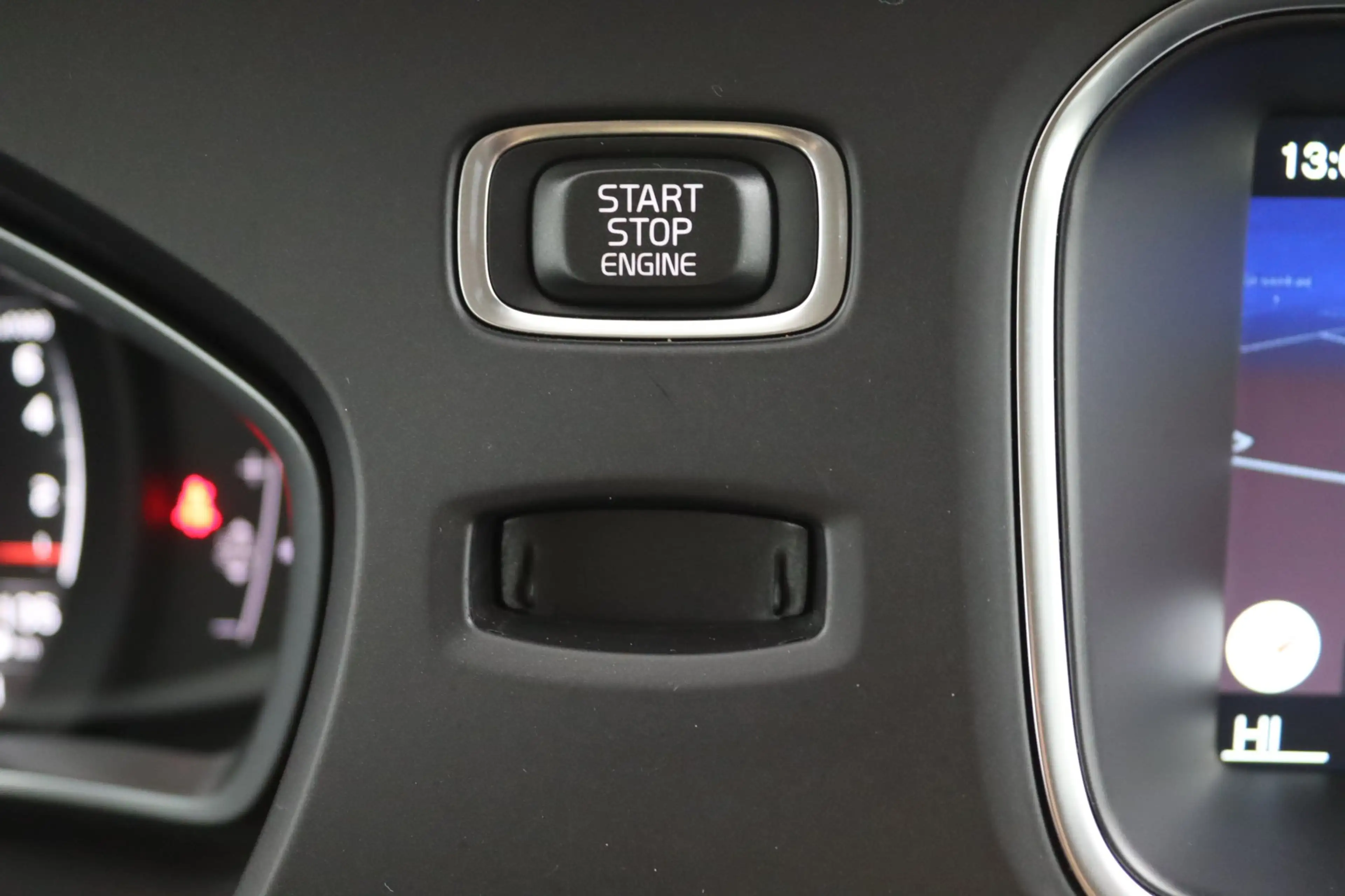Volvo V40 2.0 T3 Momentum | Stoelverwarming | Trekhaak | LED — photo 27