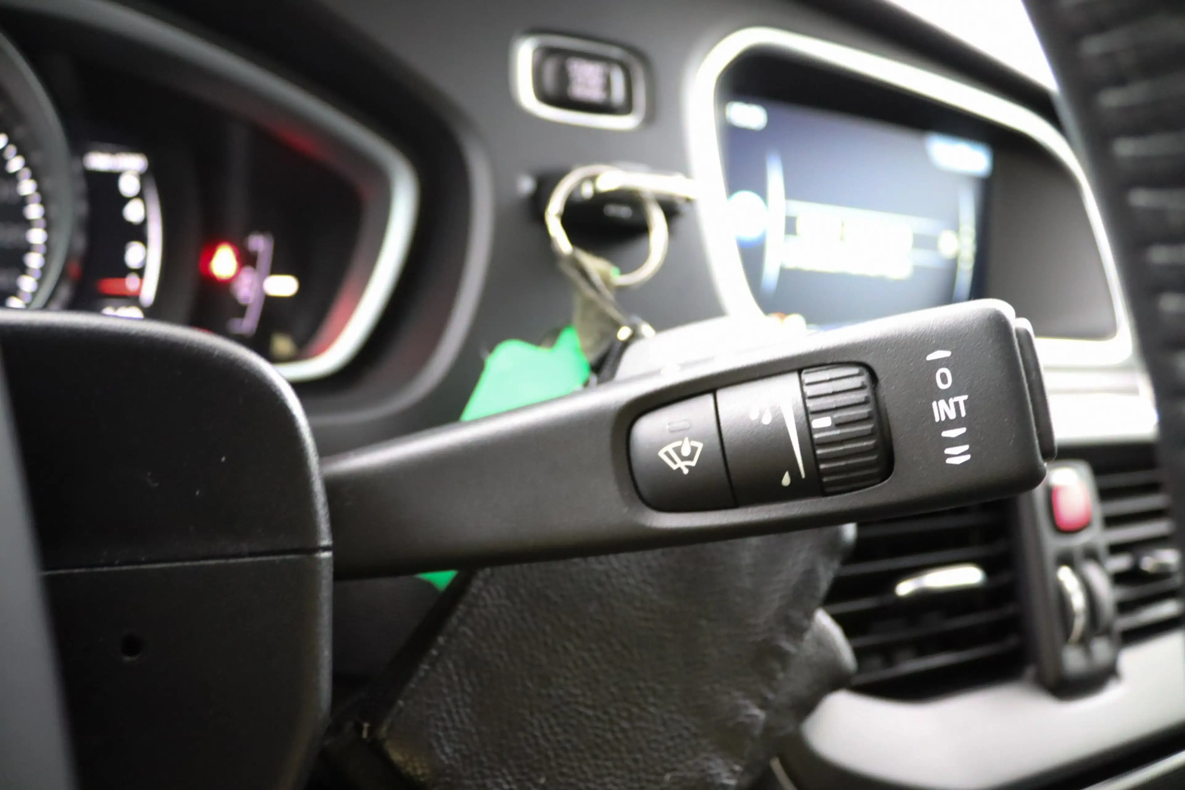 Volvo V40 2.0 T3 Momentum | Stoelverwarming | Trekhaak | LED — photo 38