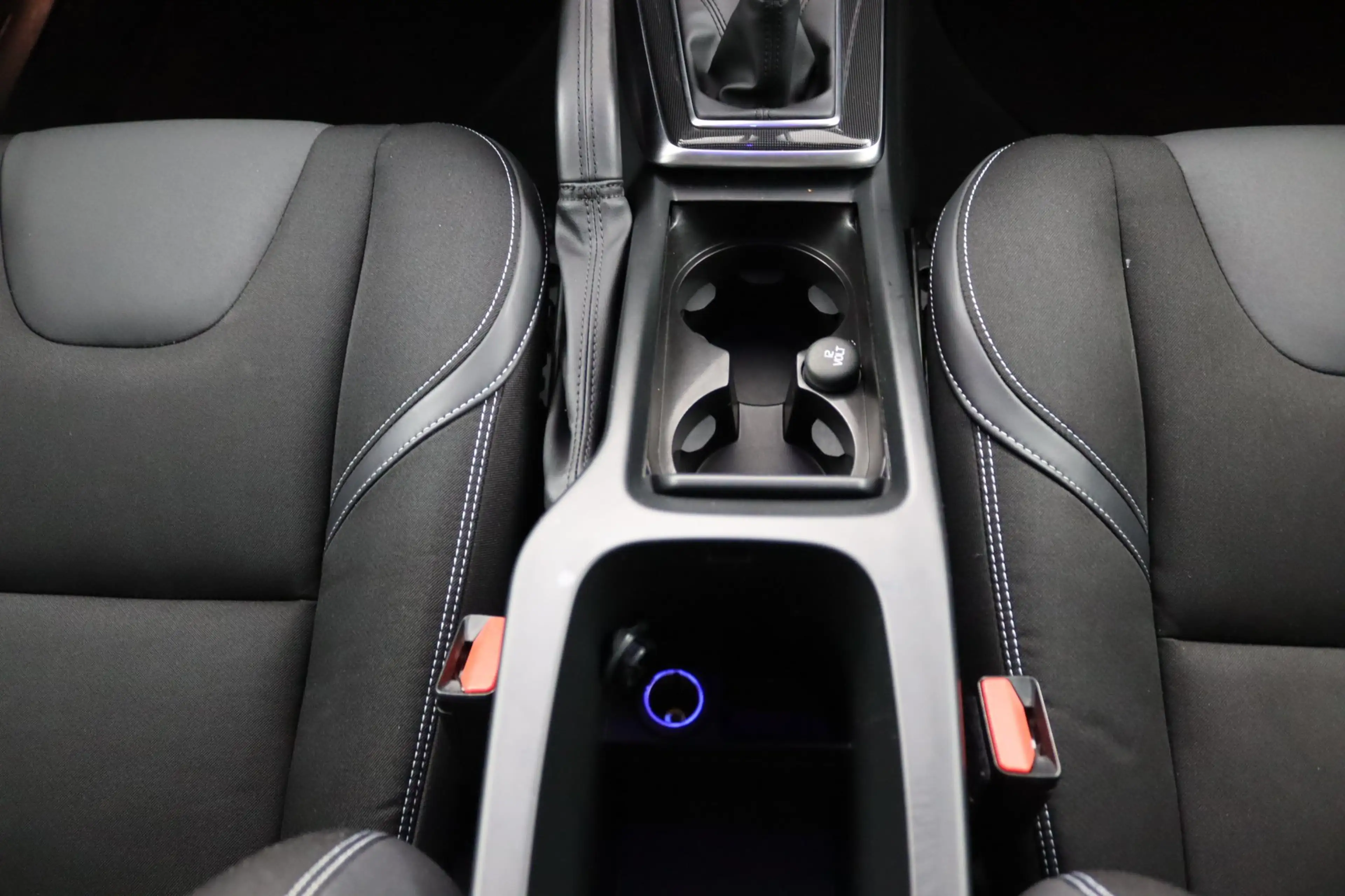 Volvo V40 2.0 T3 Momentum | Stoelverwarming | Trekhaak | LED — photo 25
