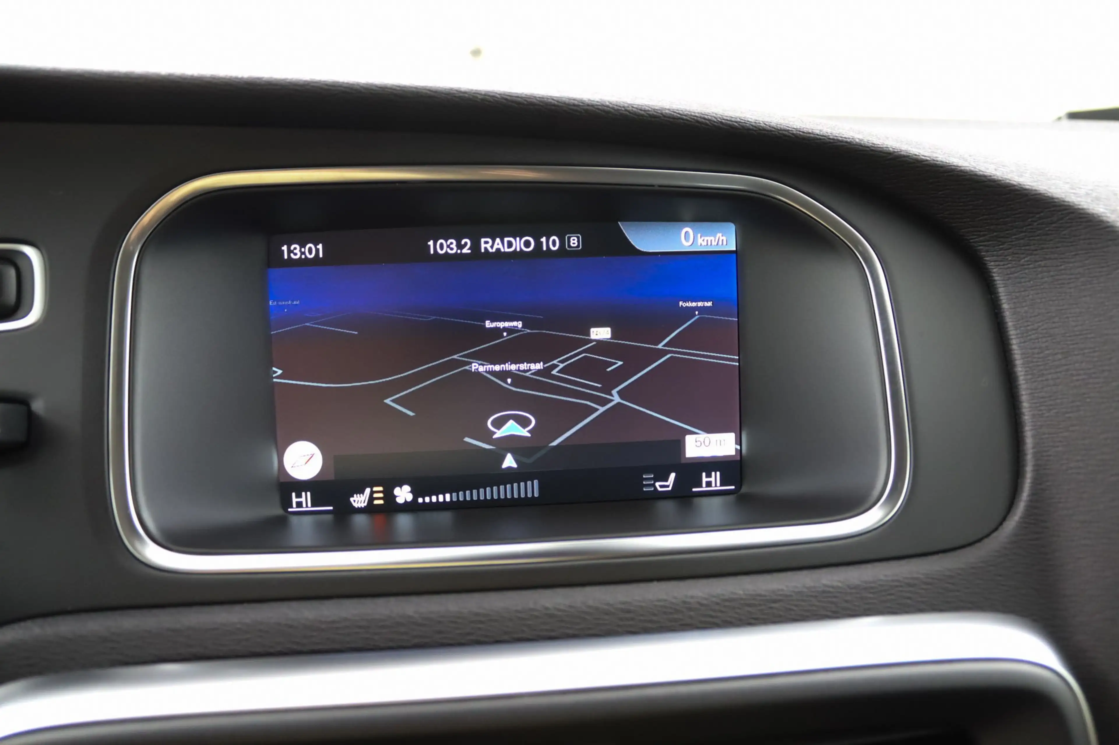 Volvo V40 2.0 T3 Momentum | Stoelverwarming | Trekhaak | LED — photo 5