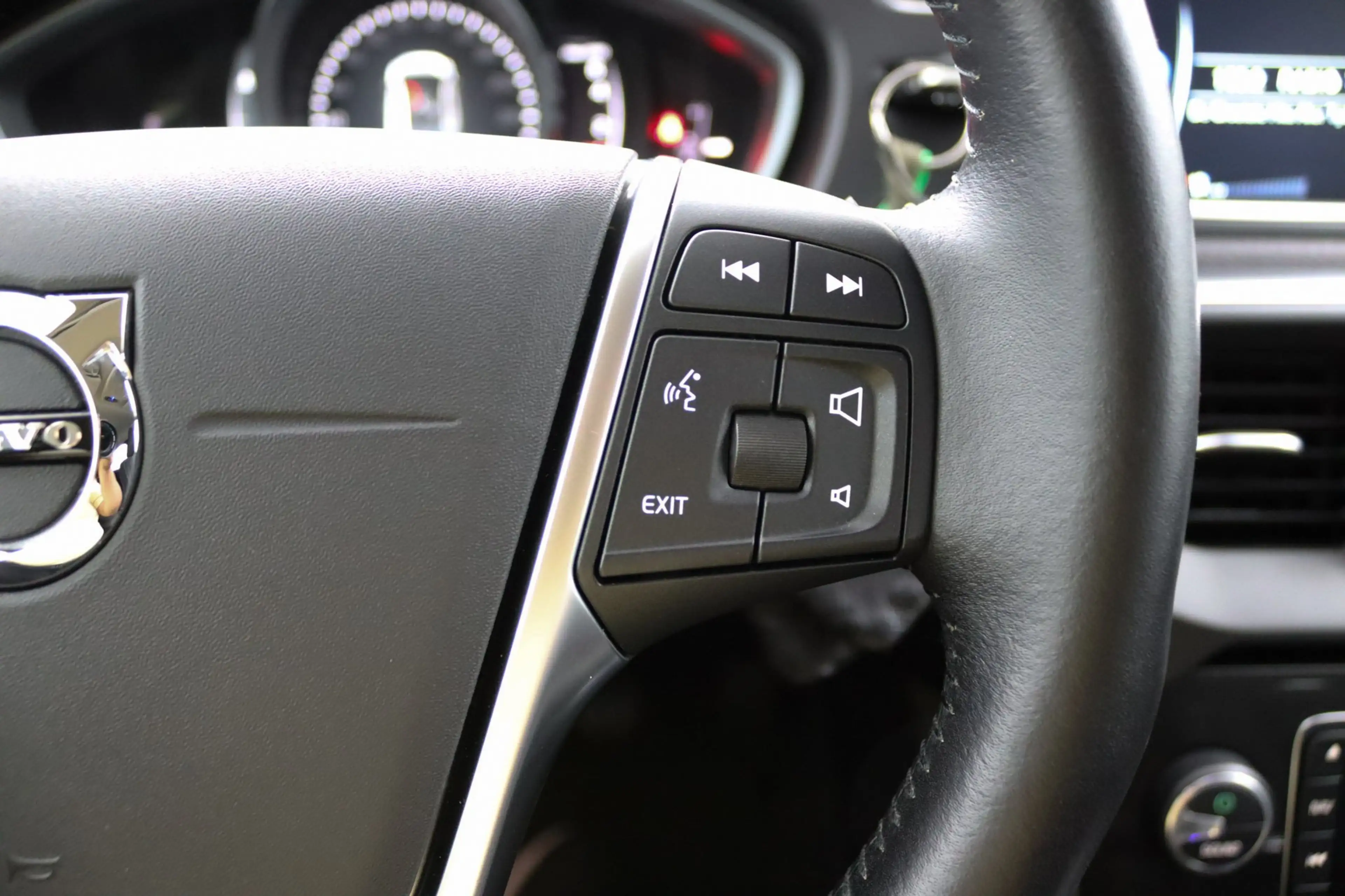 Volvo V40 2.0 T3 Momentum | Stoelverwarming | Trekhaak | LED — photo 12