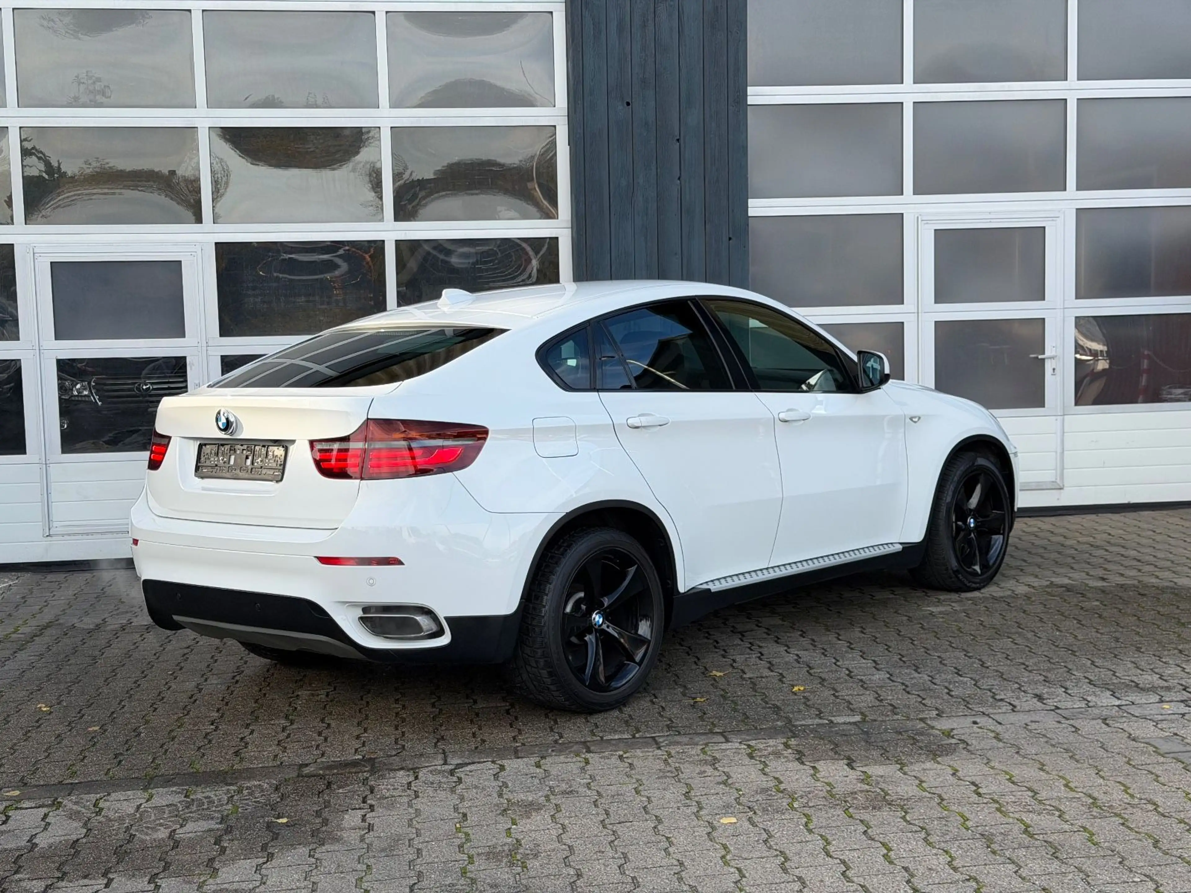 BMW X6 Baureihe X6 xDrive50i/Leder/Head-Up/Memo/Kamera — photo 3