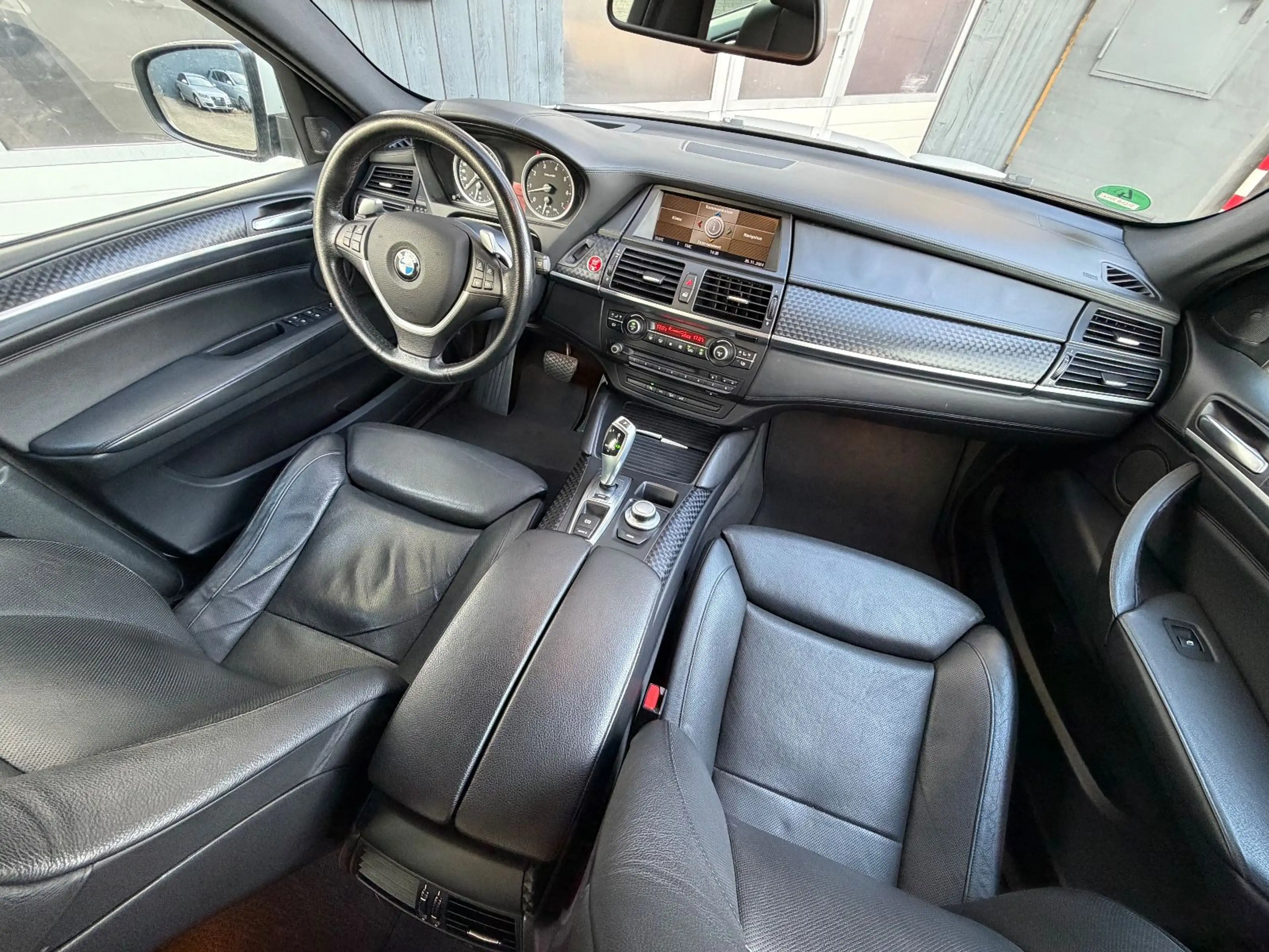 BMW X6 Baureihe X6 xDrive50i/Leder/Head-Up/Memo/Kamera — photo 9