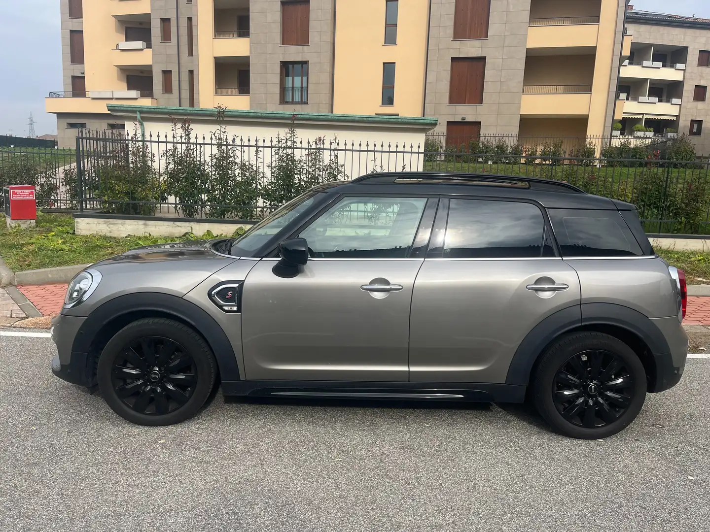 MINI Cooper S Countryman Mini Countryman F60 2017 2.0 Hype auto 7m my18 Gris - 1