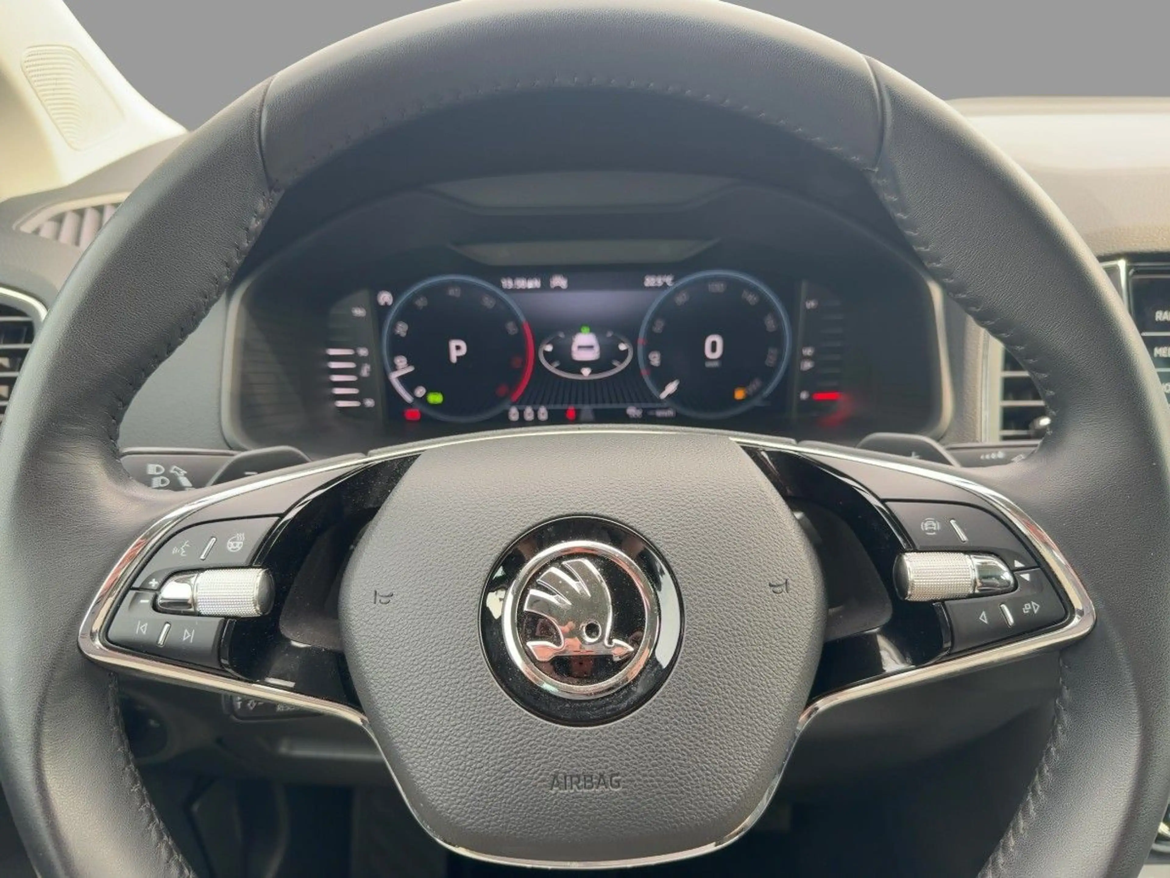 Skoda Karoq 1.5 TSI DSG Tour NAVI LED KAMERA SHZ — photo 10