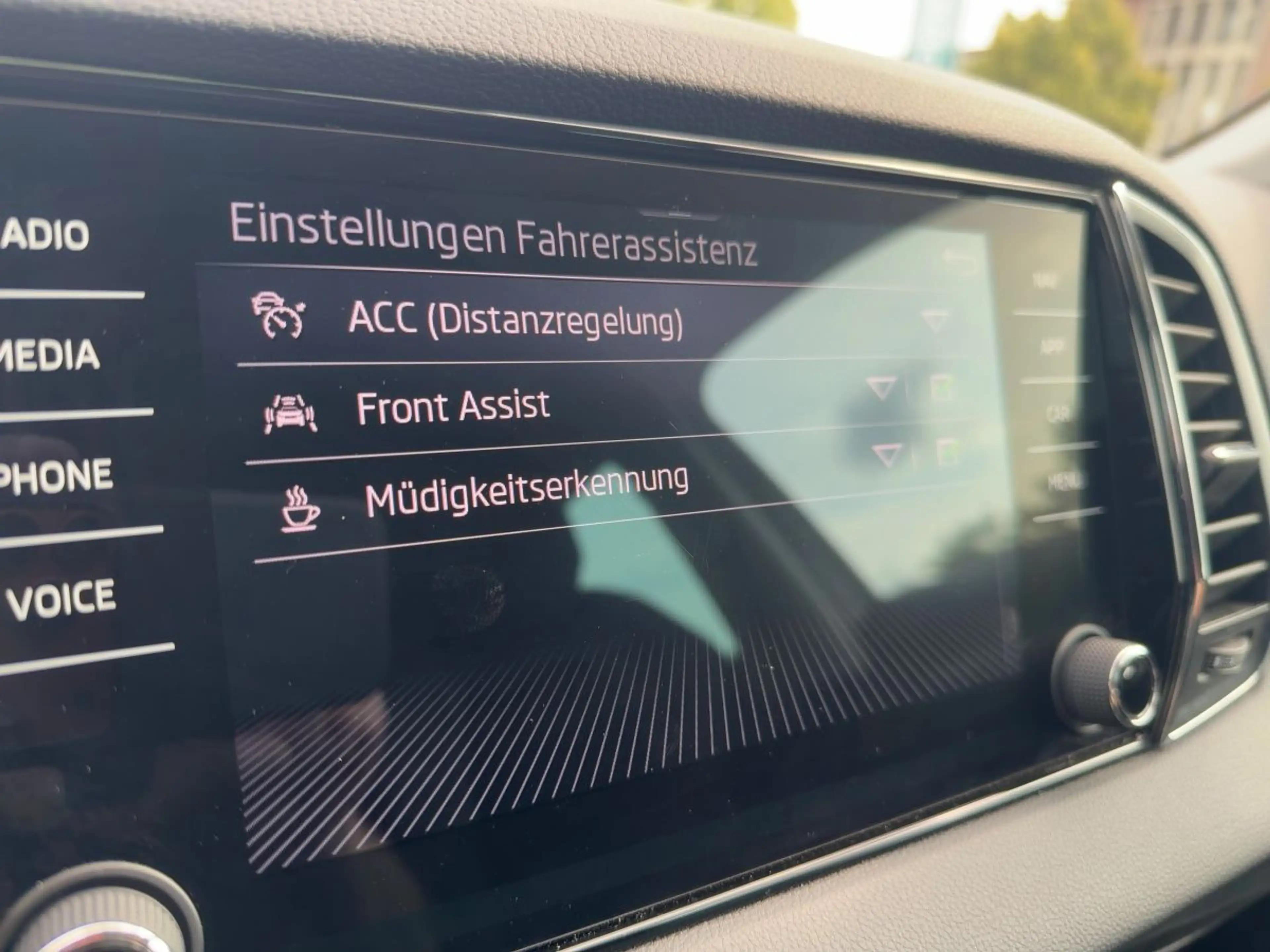 Skoda Karoq 1.5 TSI DSG Tour NAVI LED KAMERA SHZ — photo 15