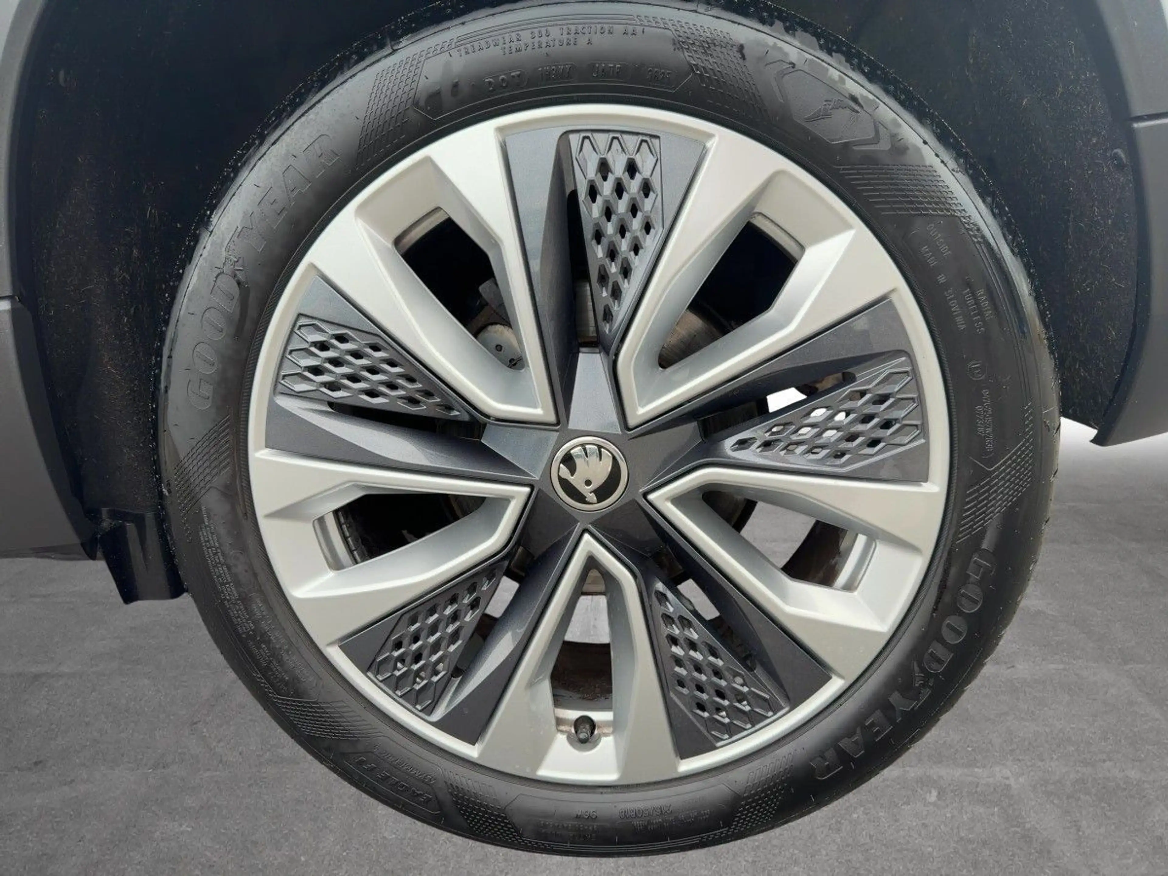 Skoda Karoq 1.5 TSI DSG Tour NAVI LED KAMERA SHZ — photo 12
