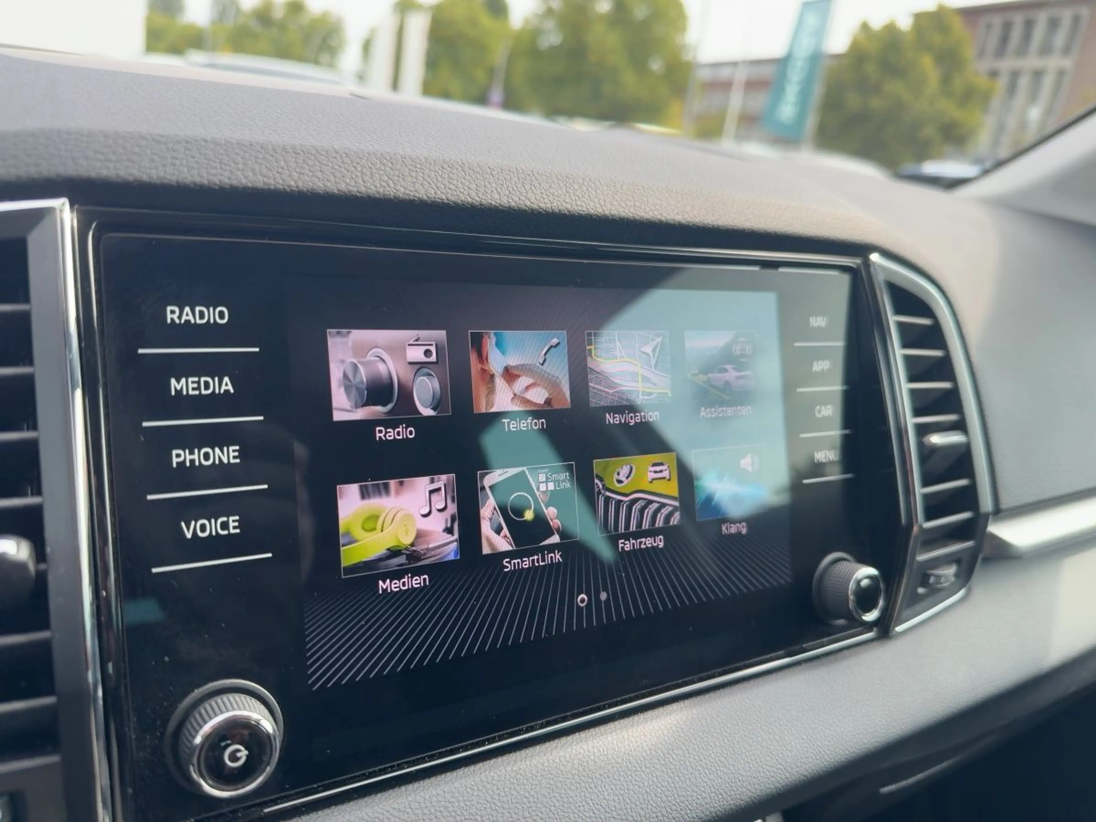 Skoda Karoq 1.5 TSI DSG Tour NAVI LED KAMERA SHZ — photo 11