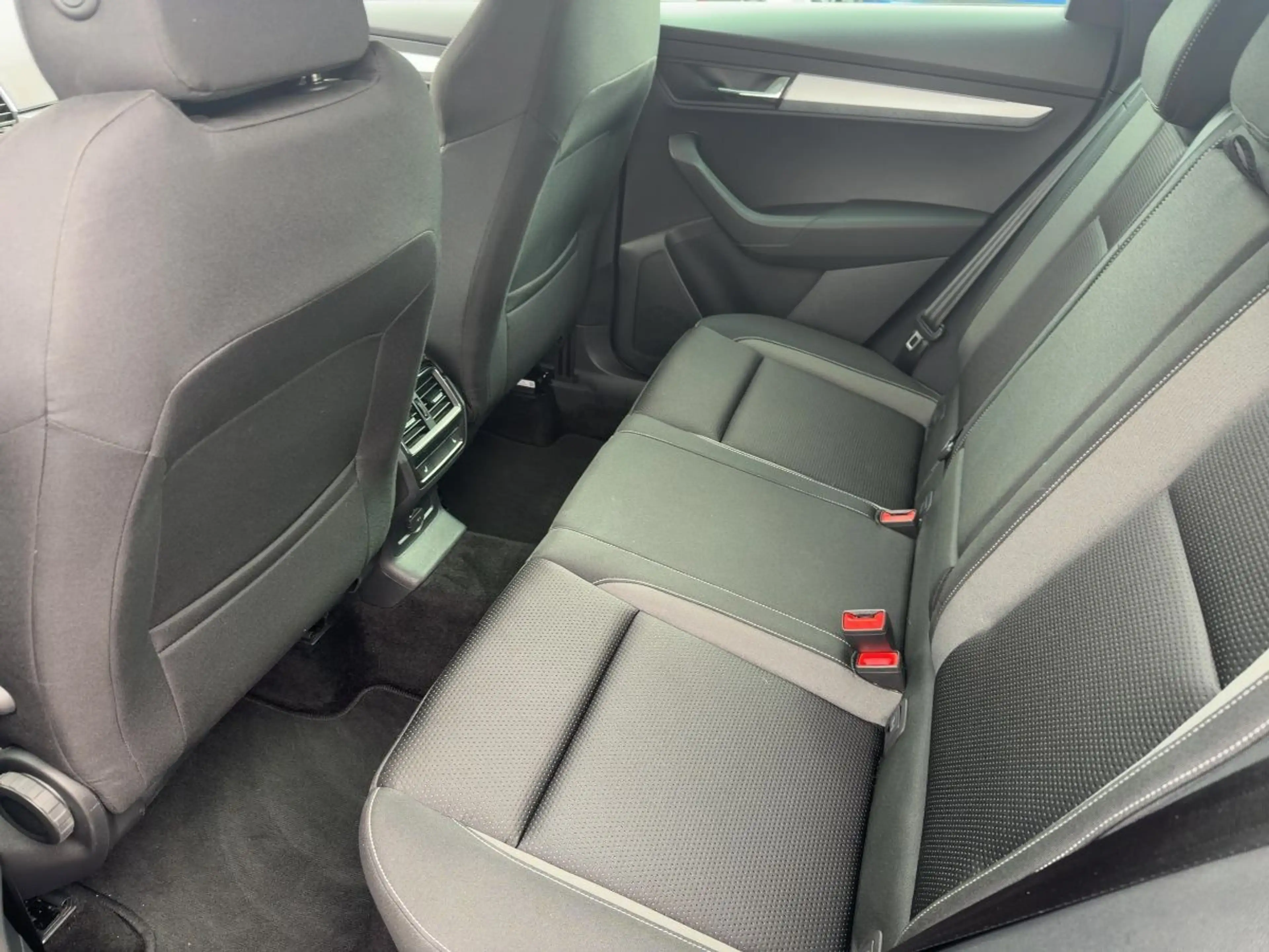 Skoda Karoq 1.5 TSI DSG Tour NAVI LED KAMERA SHZ — photo 8