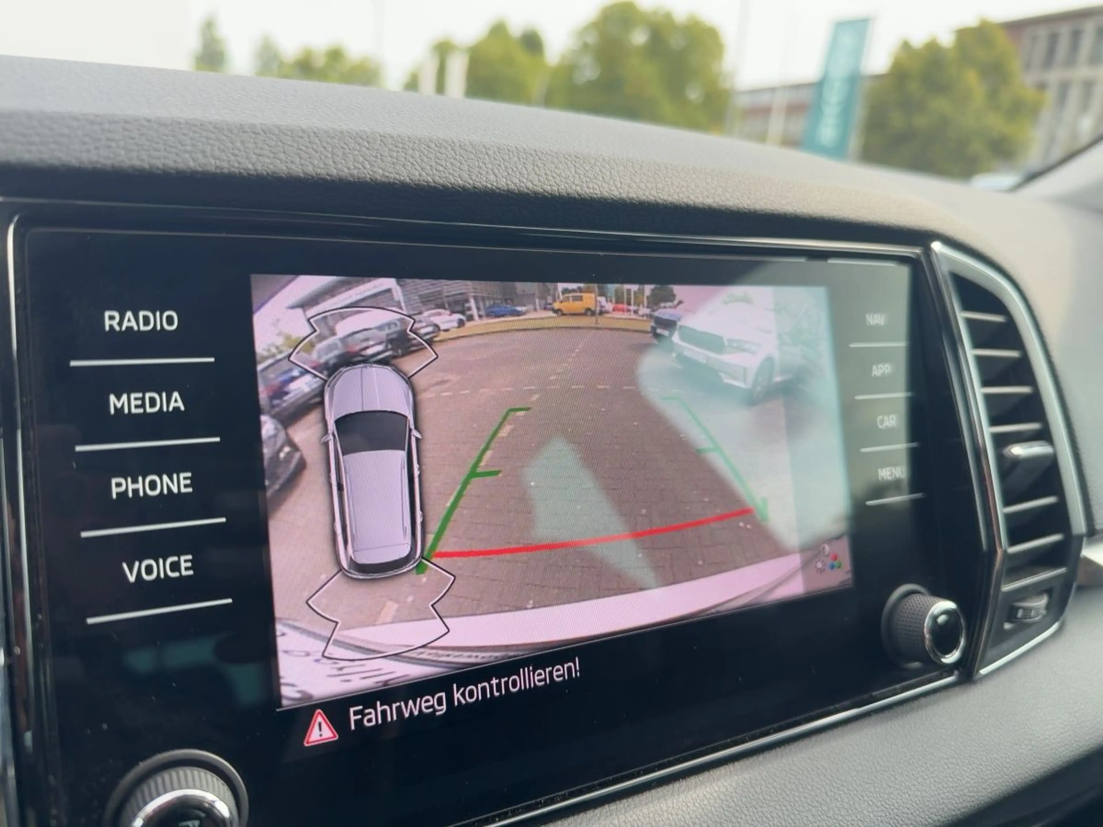 Skoda Karoq 1.5 TSI DSG Tour NAVI LED KAMERA SHZ — photo 13