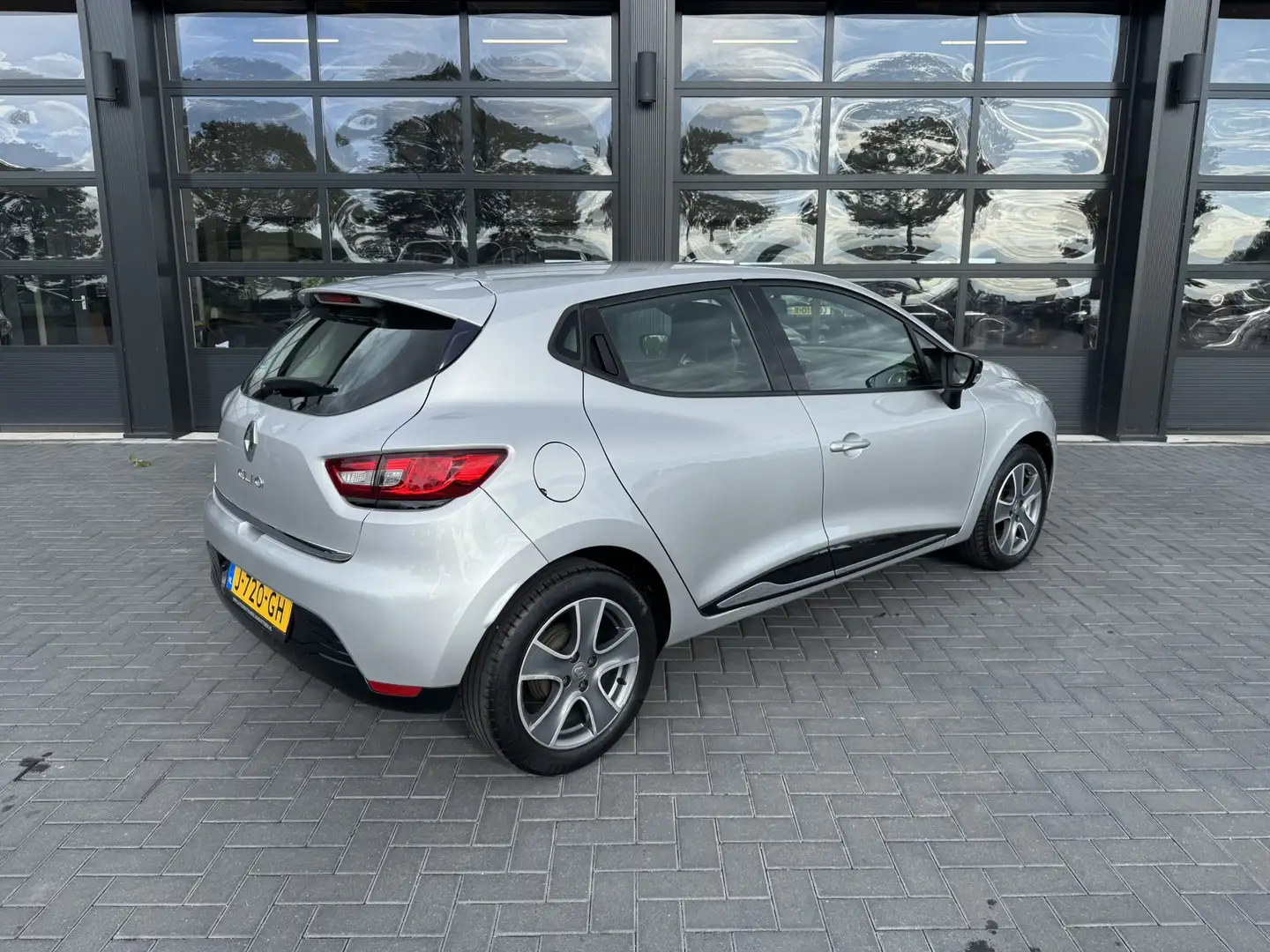 Renault Clio 0.9 TCe Limited Navi / Airco Grijs - 2