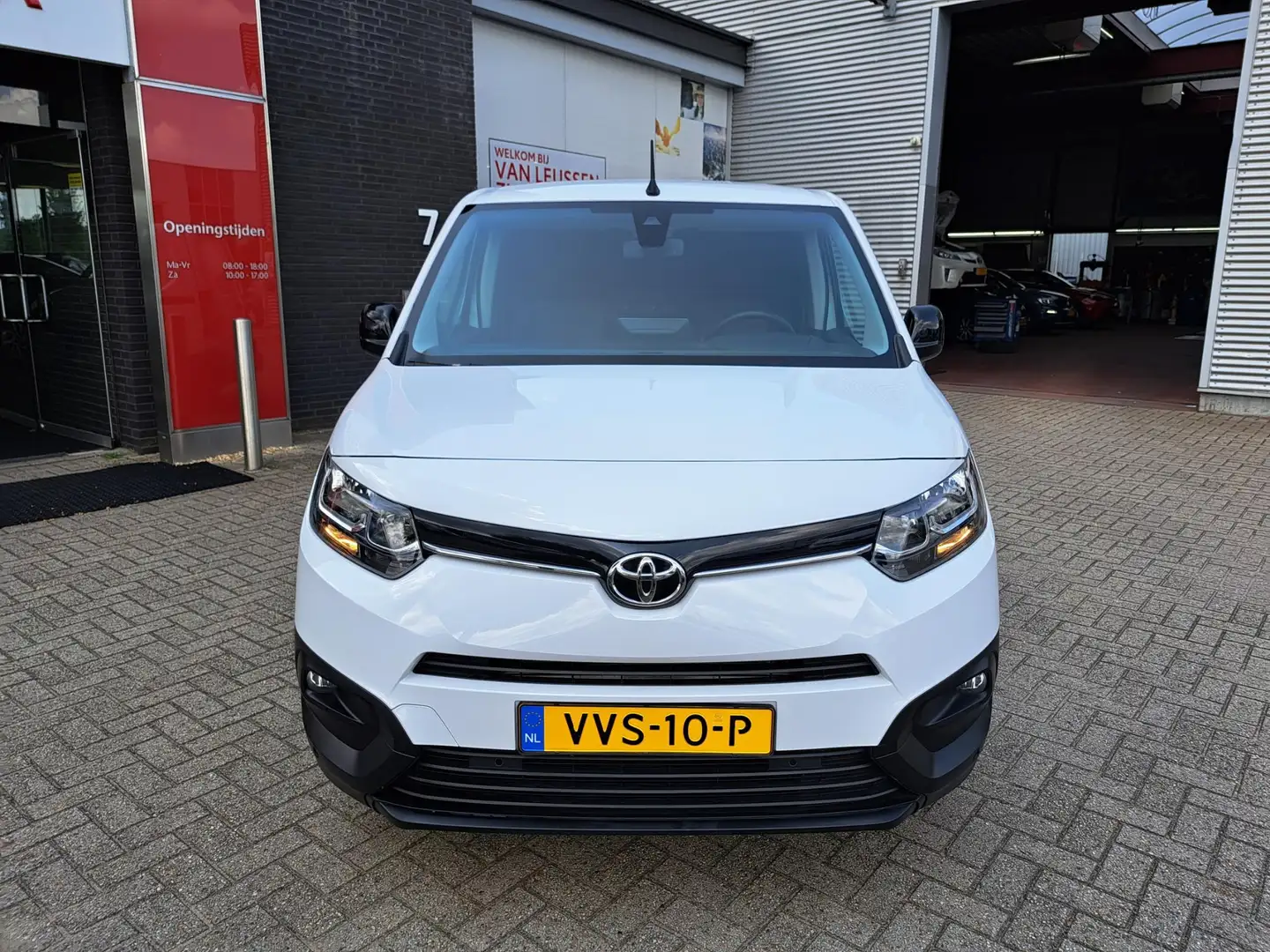 Toyota Proace City 1.5 D-4D Live AIRCO NAVIGATIE PARKEERSENSOREN Wit - 2