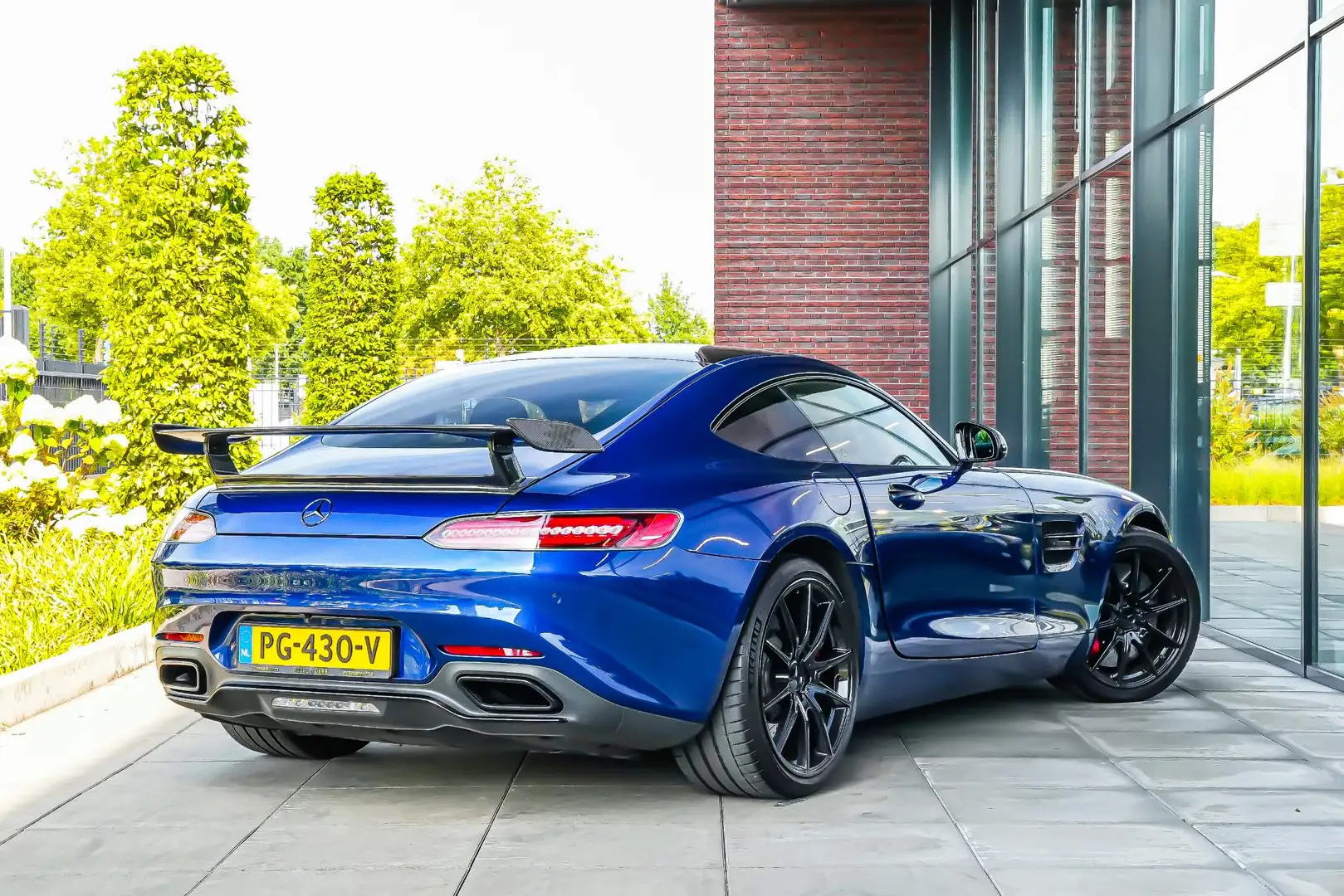 Mercedes-Benz AMG GT 4.0 510pk S |org NL|dynamic plus pakket|Burmester| Blauw - 2