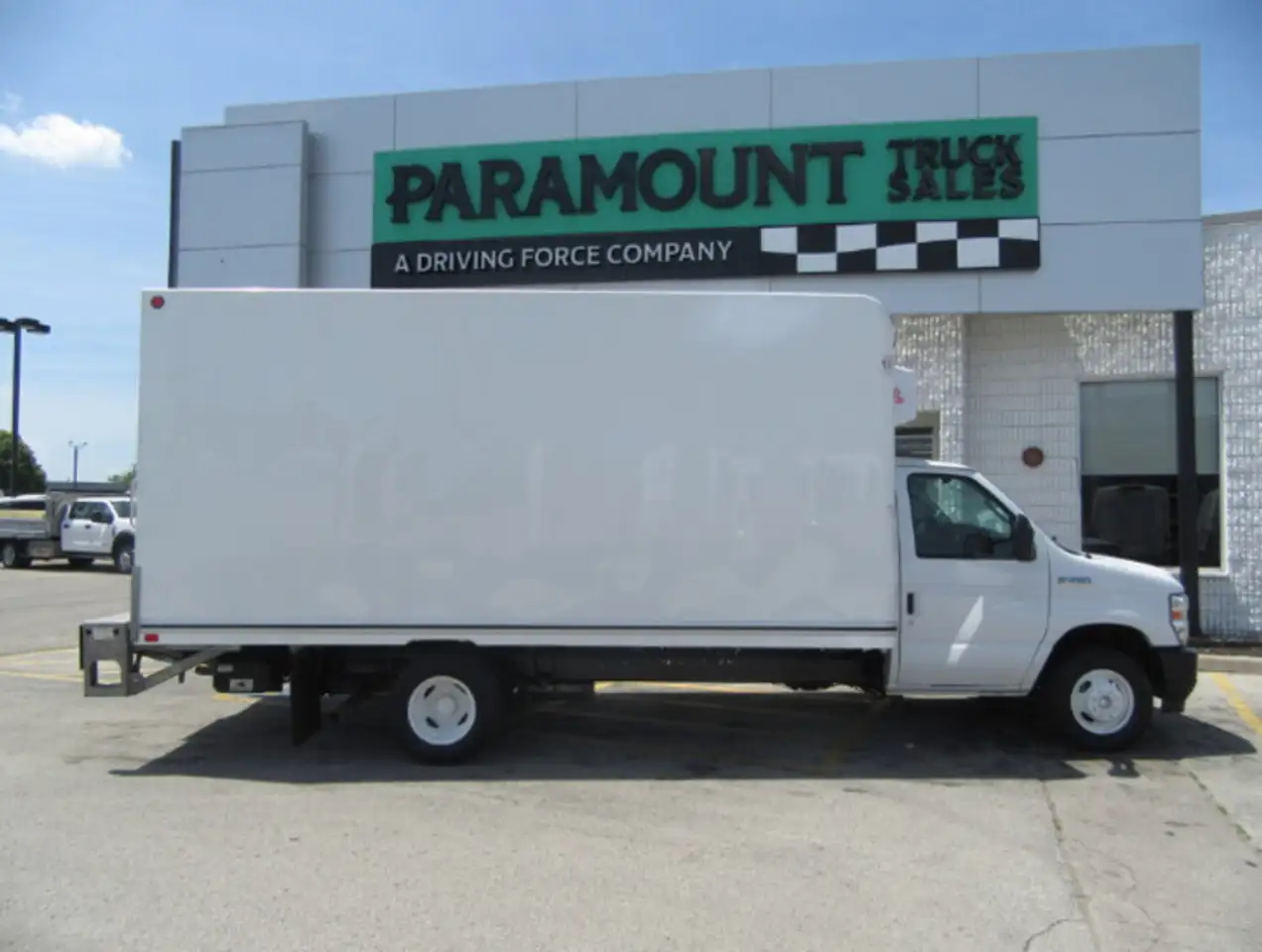 Ford E-450 Super Duty DRW снимка Ford E-450 Super Duty DRW
