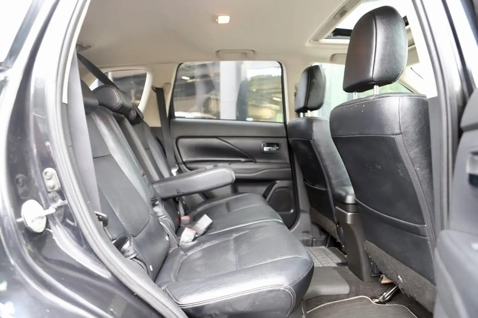 Mitsubishi Outlander Outlander 2.0 4WD Invite Schwarz - 2