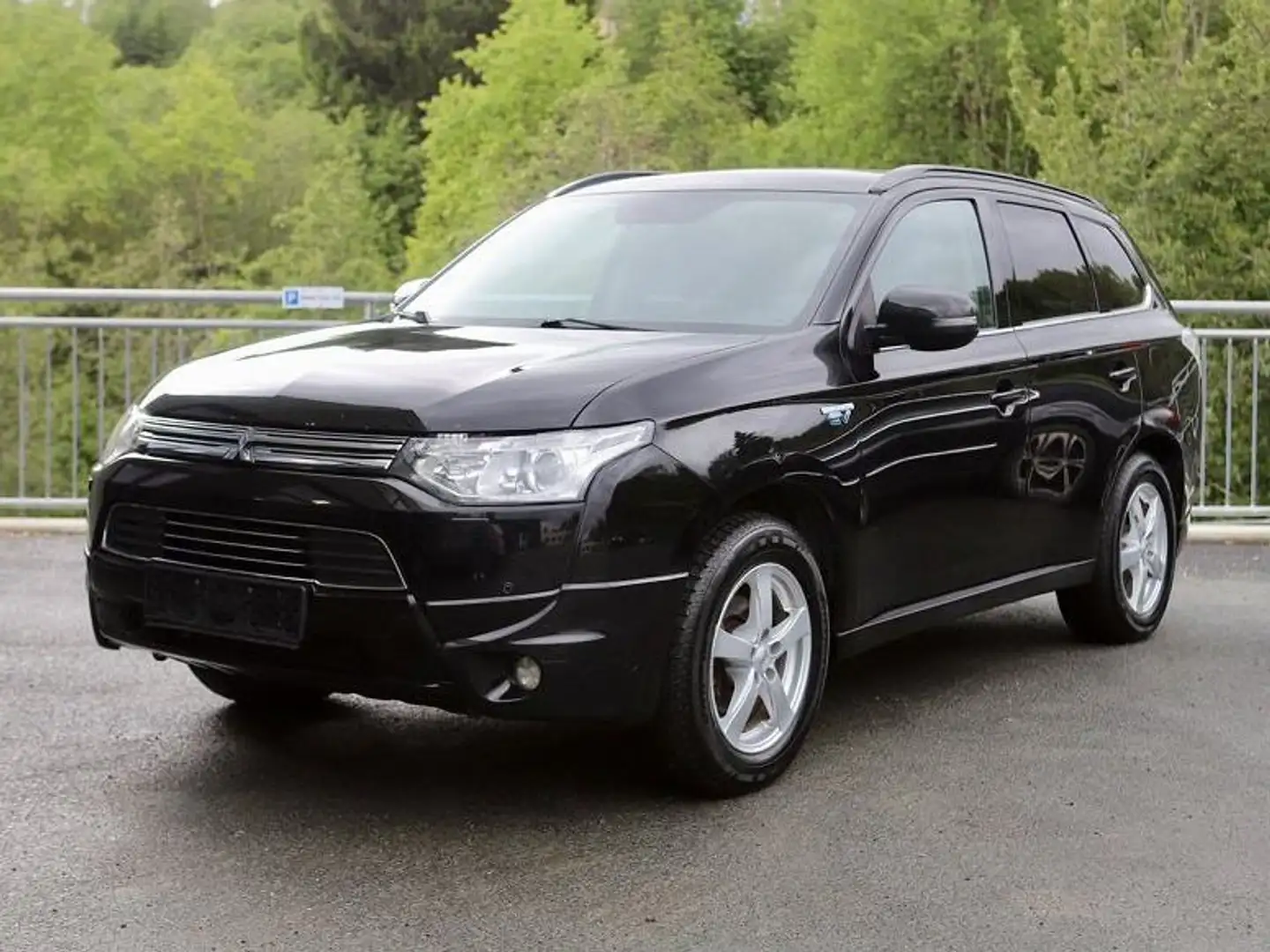 Mitsubishi Outlander Outlander 2.0 4WD Invite Schwarz - 1