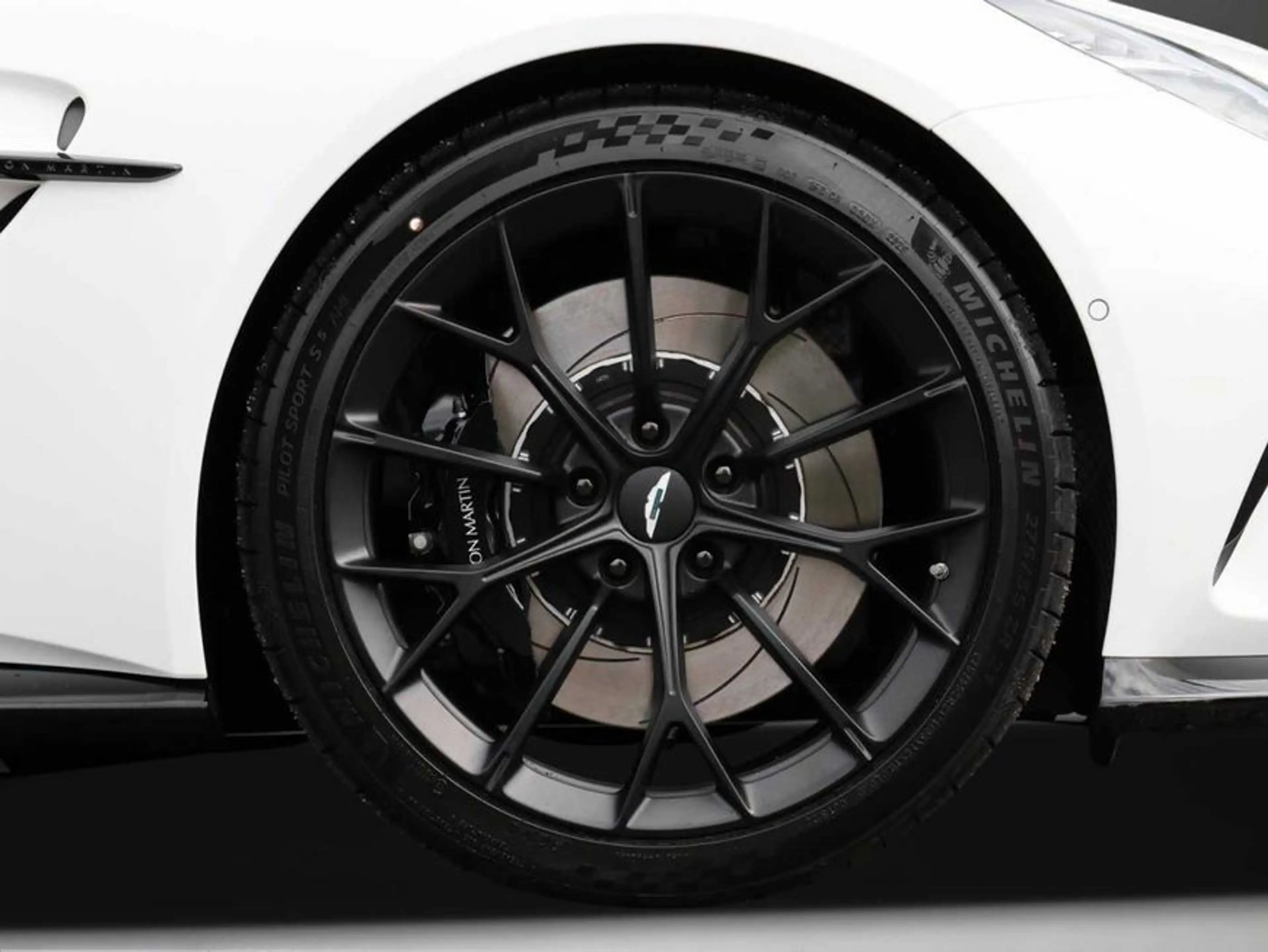 Aston Martin V8 Coupe — photo 12