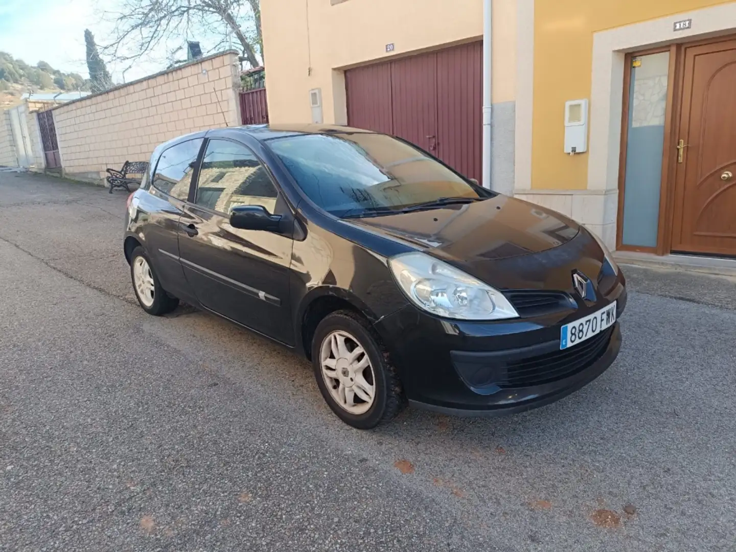 Renault Clio 1.2 16v Techno Zwart - 1