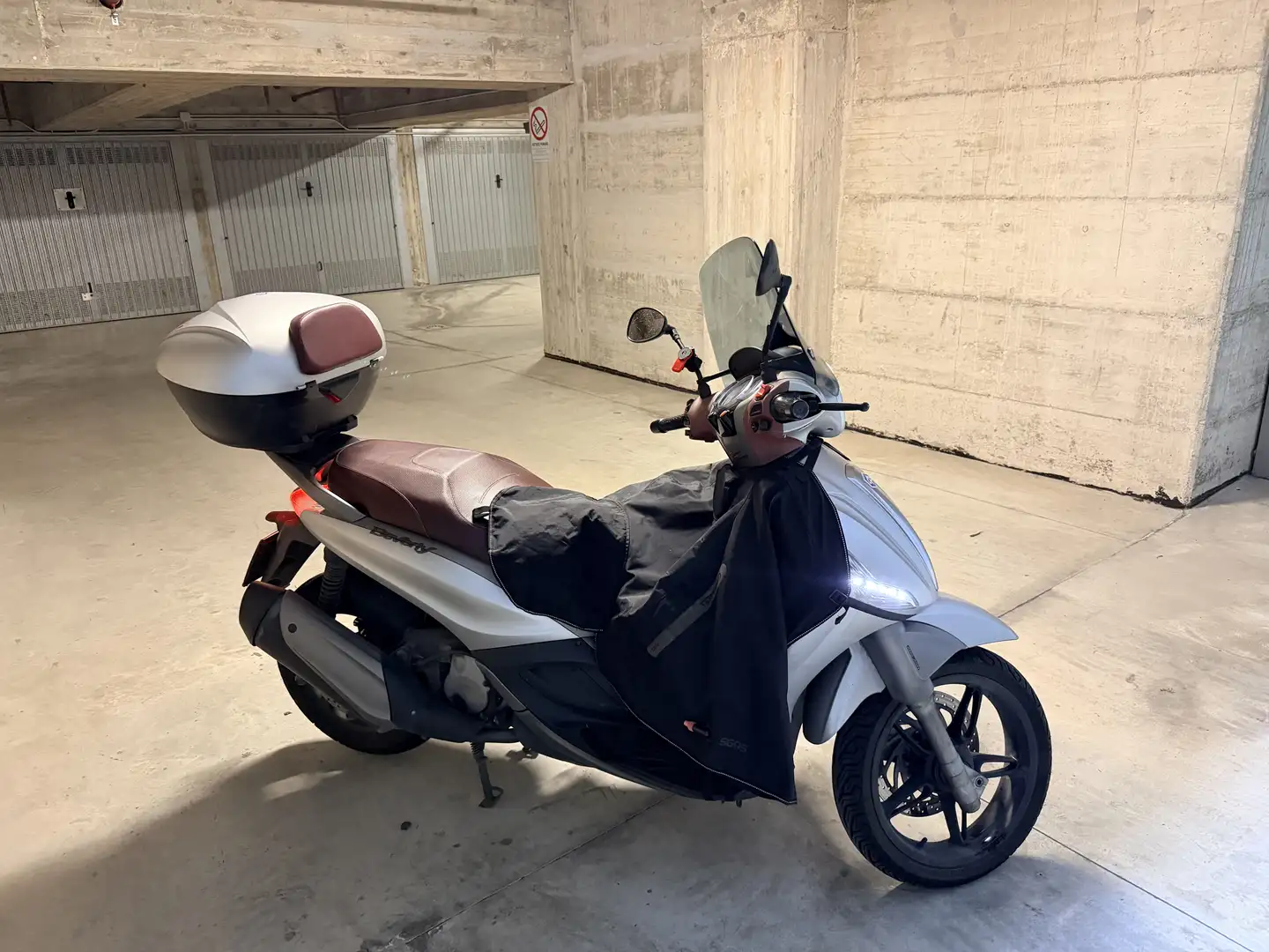 Piaggio Beverly 350 Sport Touring i.e. ABS - 1