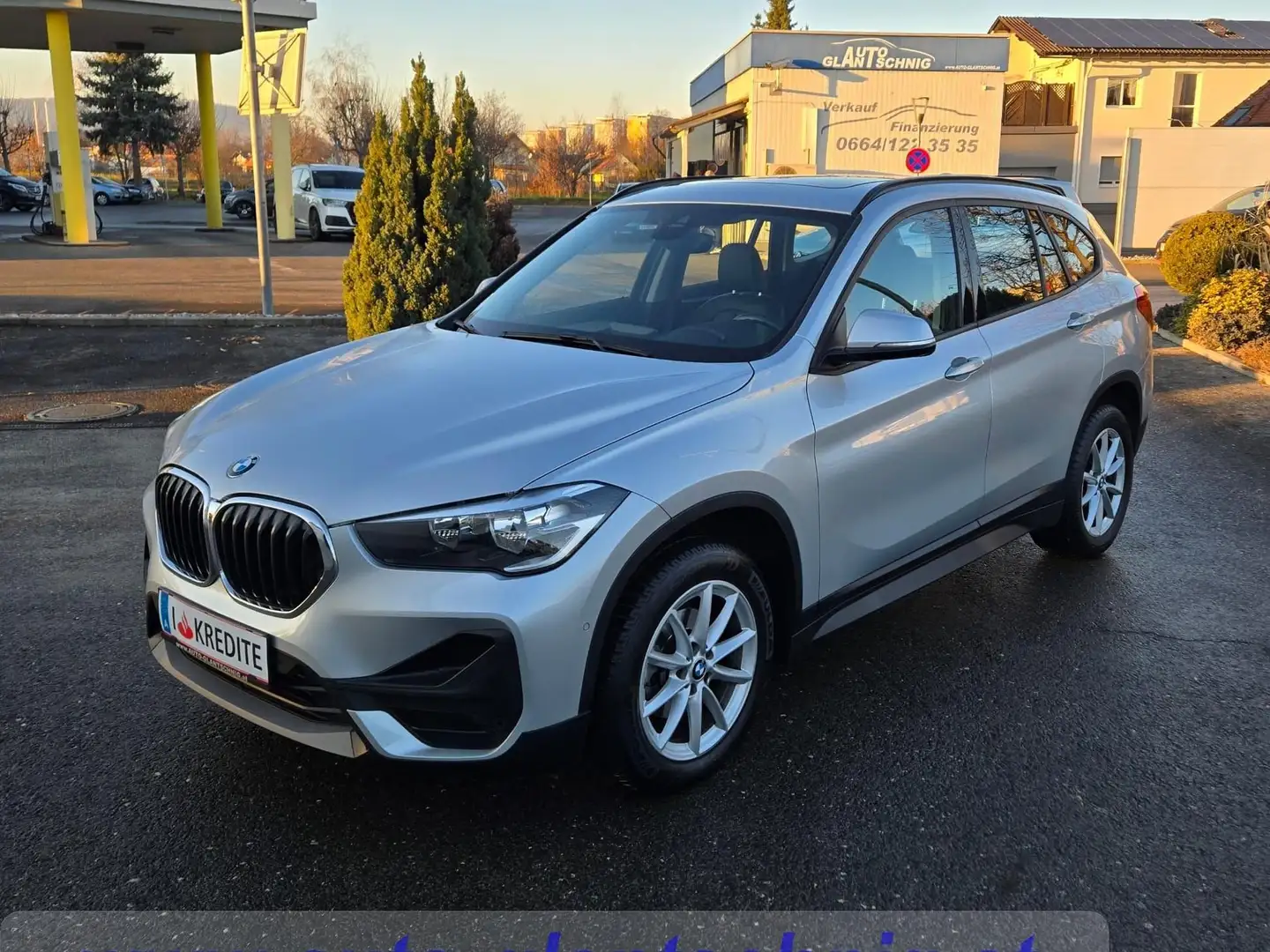 BMW X1 s drive * Panoramadach,Navi, Vollleder * Silber - 1