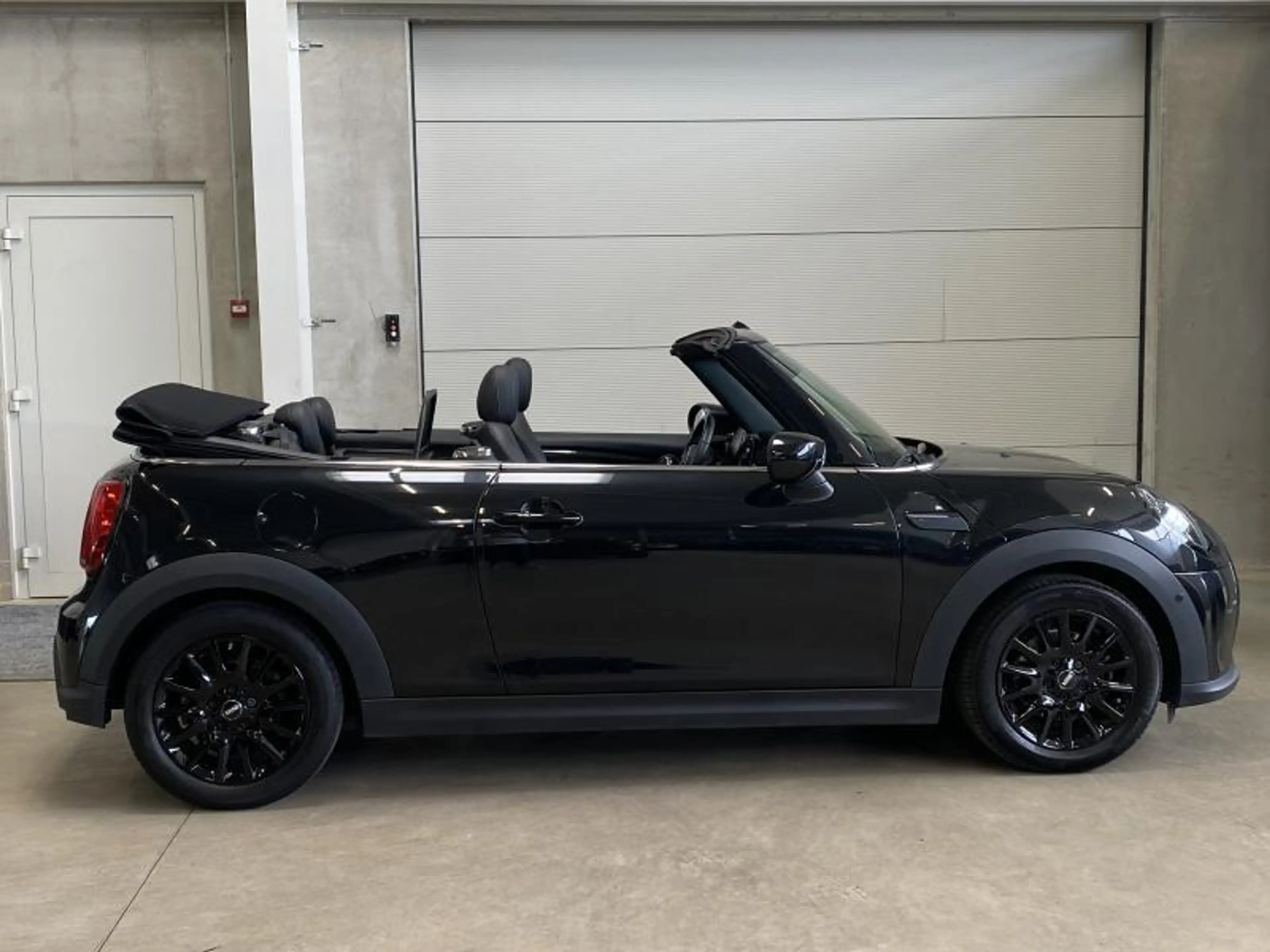 MINI One Cabrio NAVI - LEDER - FACELIFT - LED — photo 3