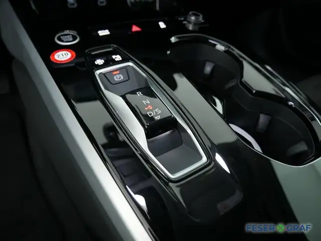 Audi A6 view 11