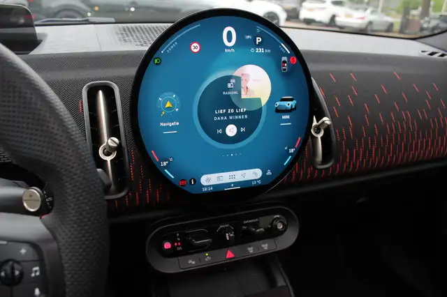 MINI Countryman view 18