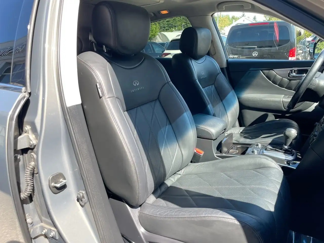 Infiniti FX снимка Infiniti FX