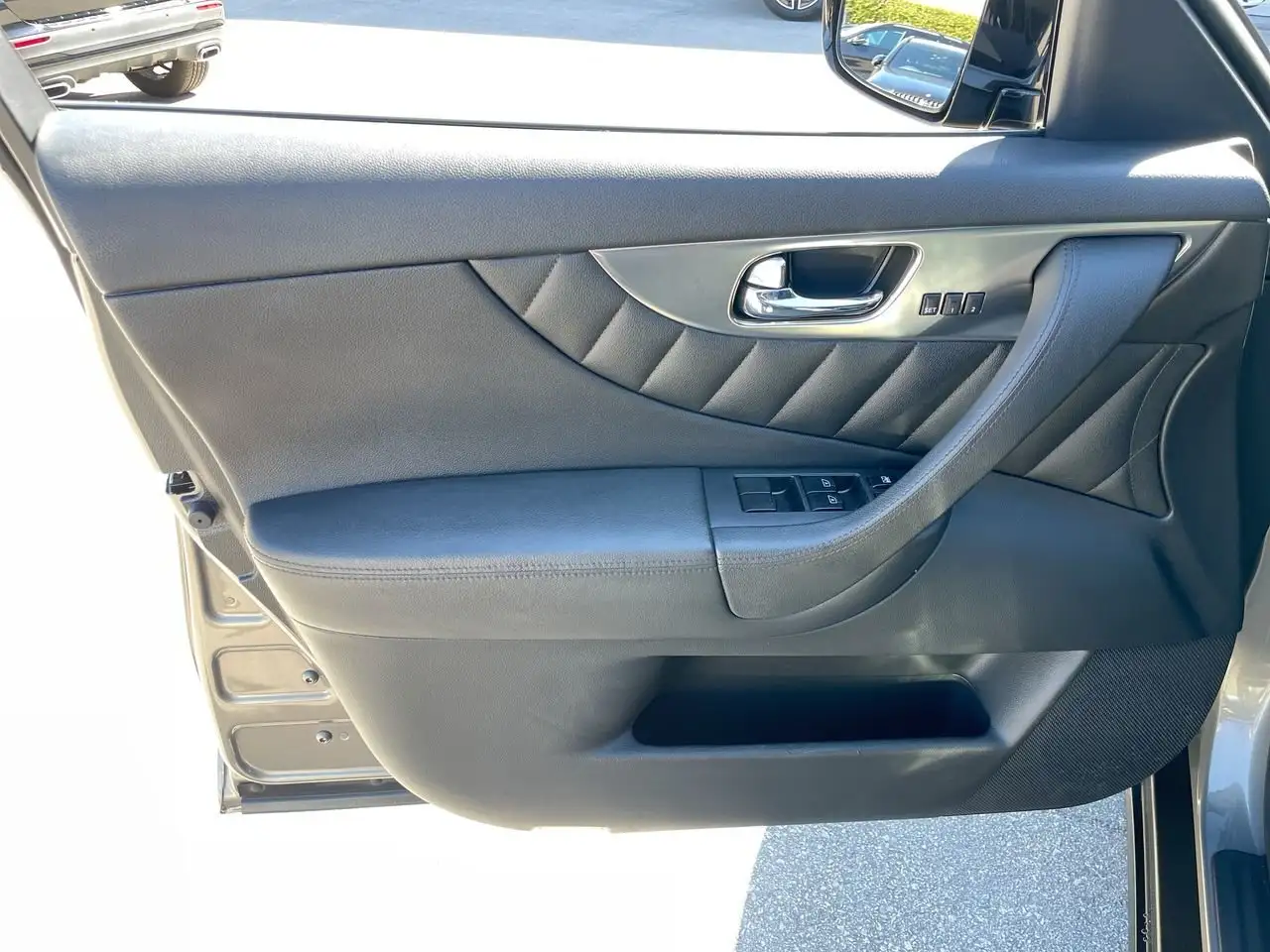 Infiniti FX снимка Infiniti FX
