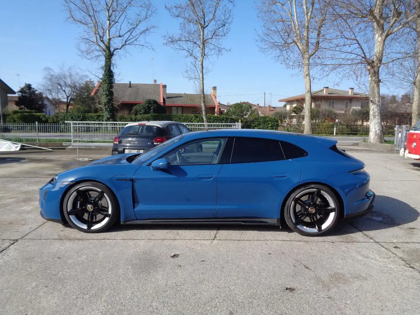Porsche Taycan GTS Sport Turismo Blu/Azzurro - 2